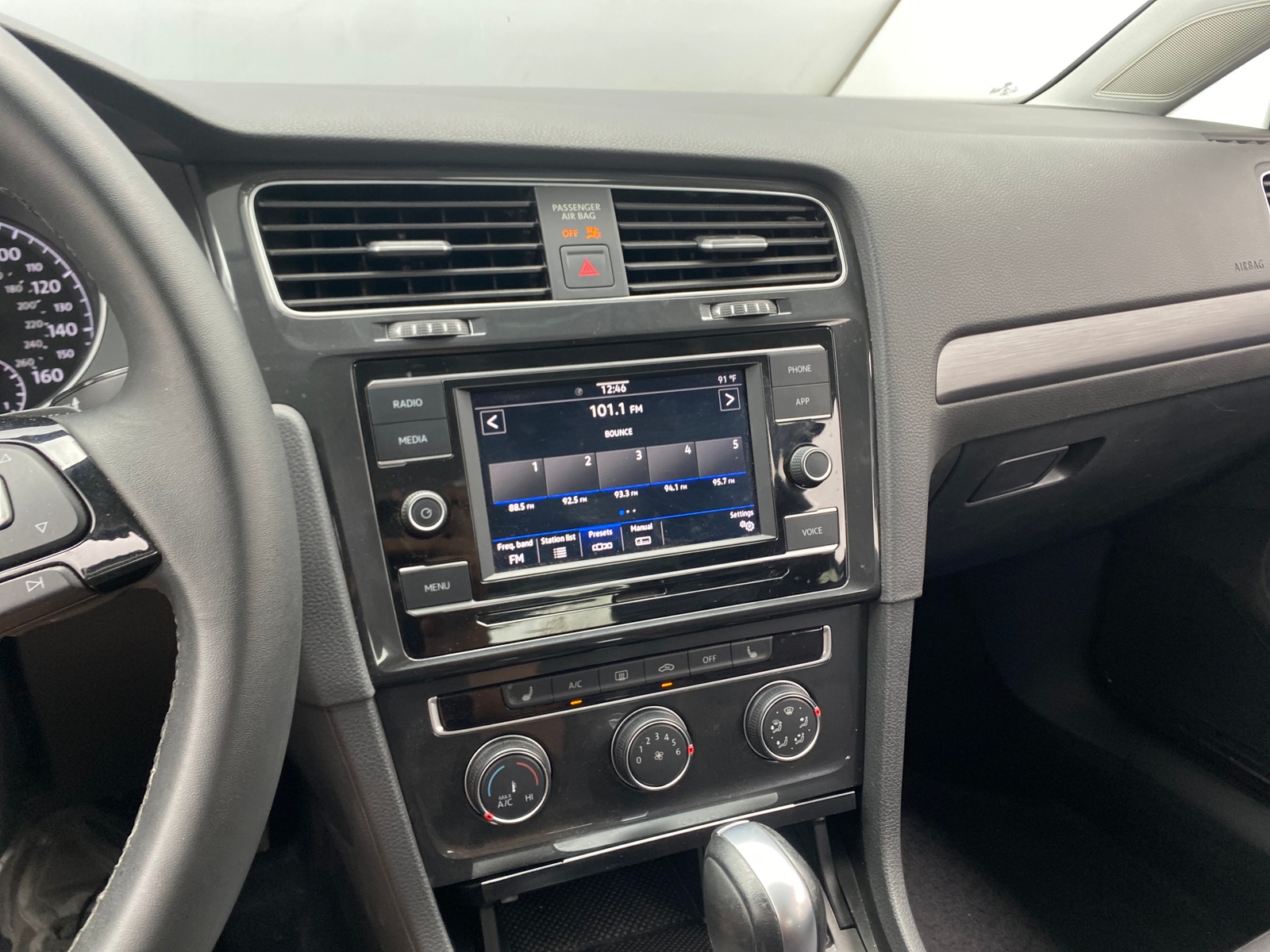 Thumbnail: 2020 Volkswagen Golf - 3