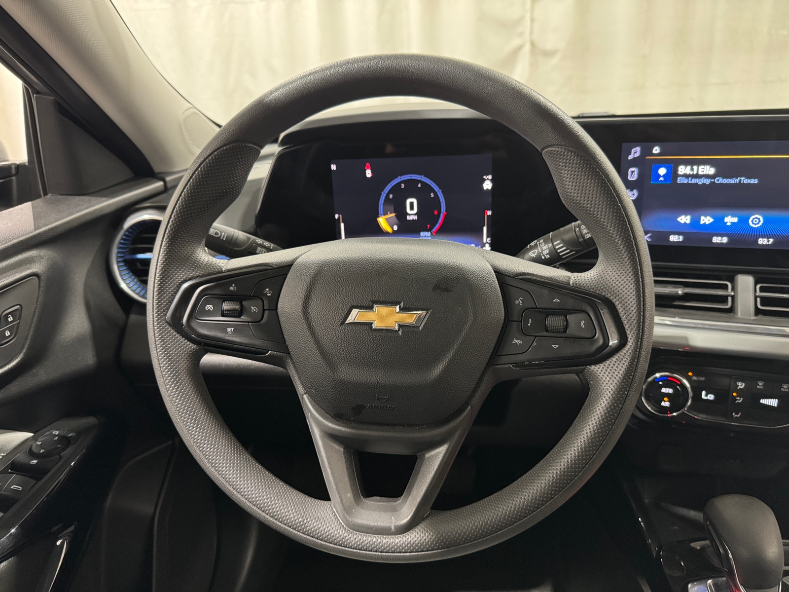 Thumbnail: 2025 Chevrolet Trax - 4