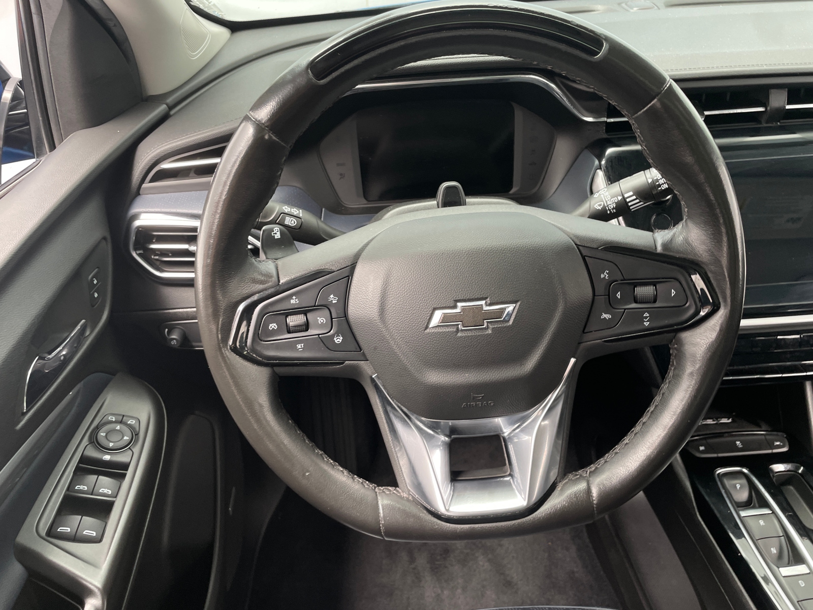 Thumbnail: 2023 Chevrolet Bolt EUV - 4