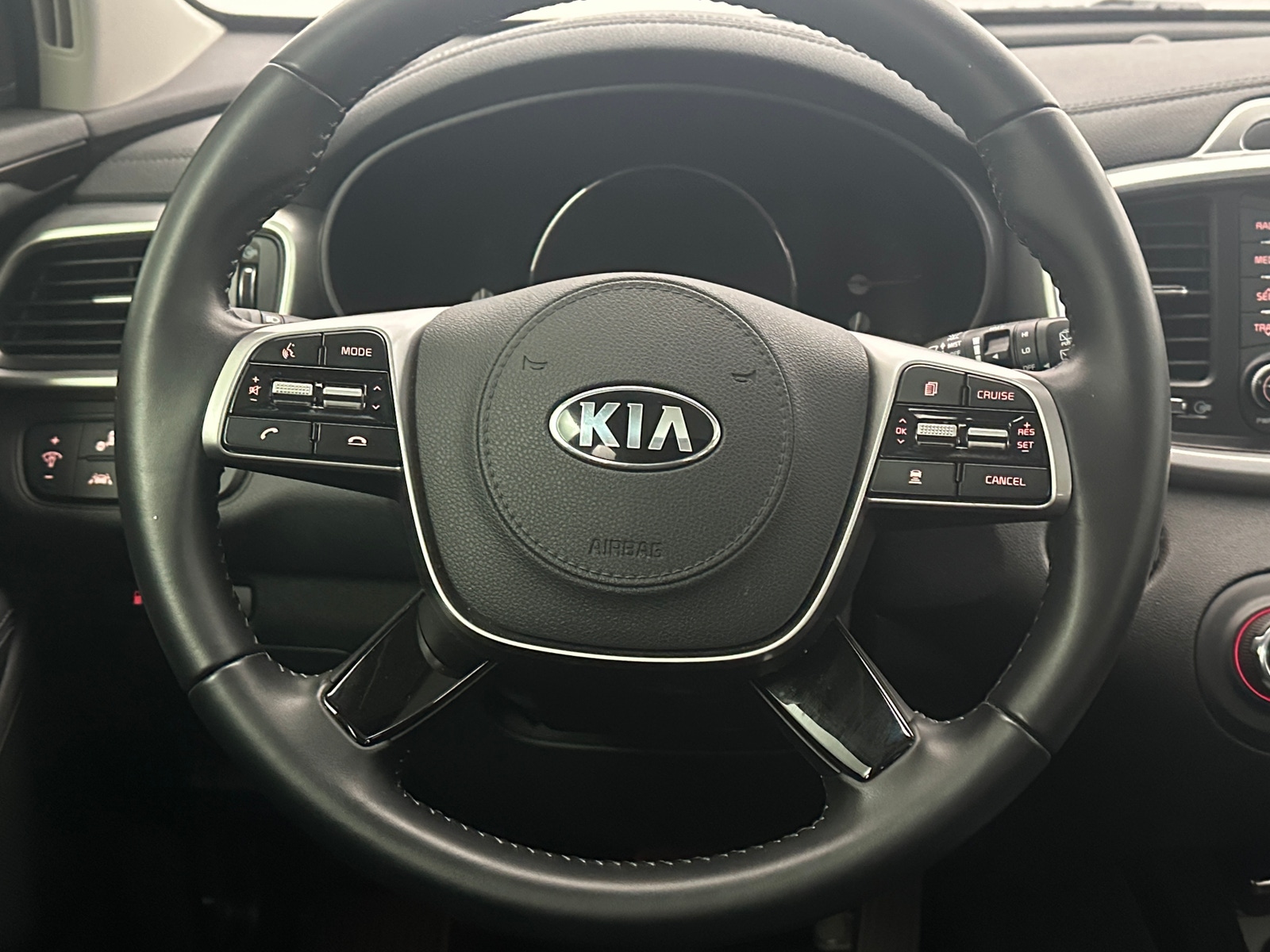 Thumbnail: 2020 Kia Sorento - 4