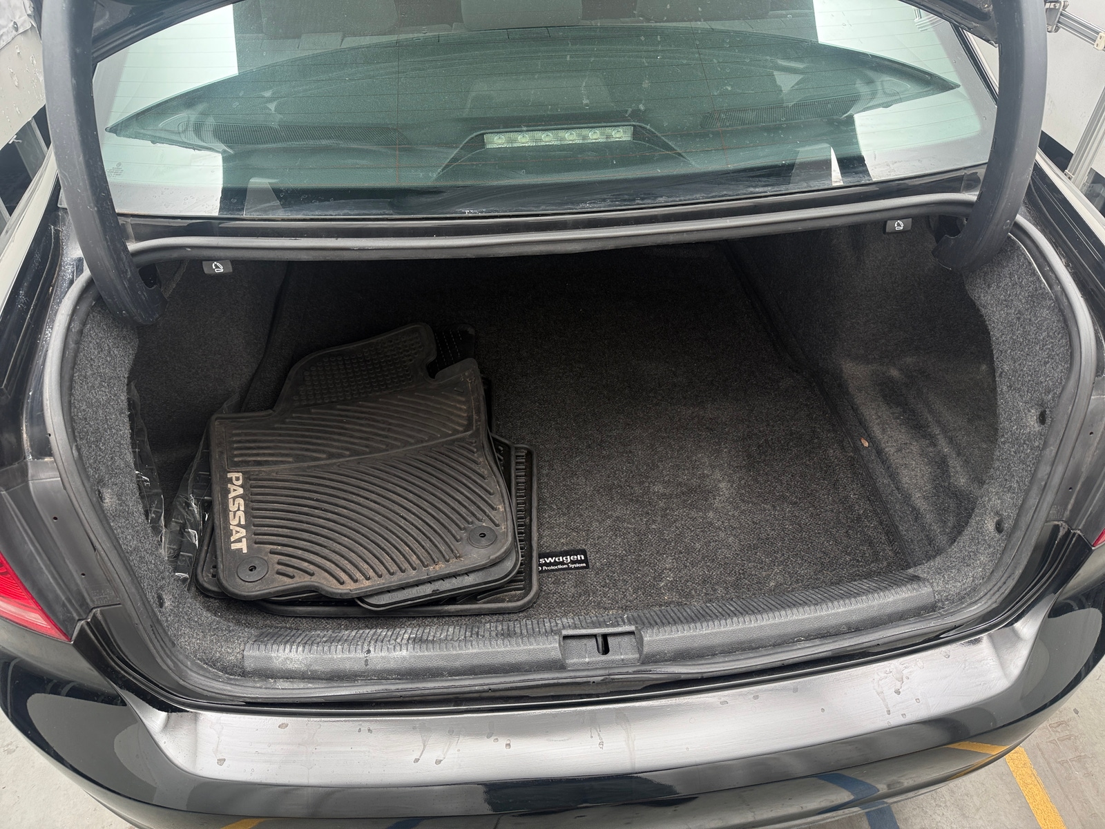 Thumbnail: 2013 Volkswagen Passat - 6