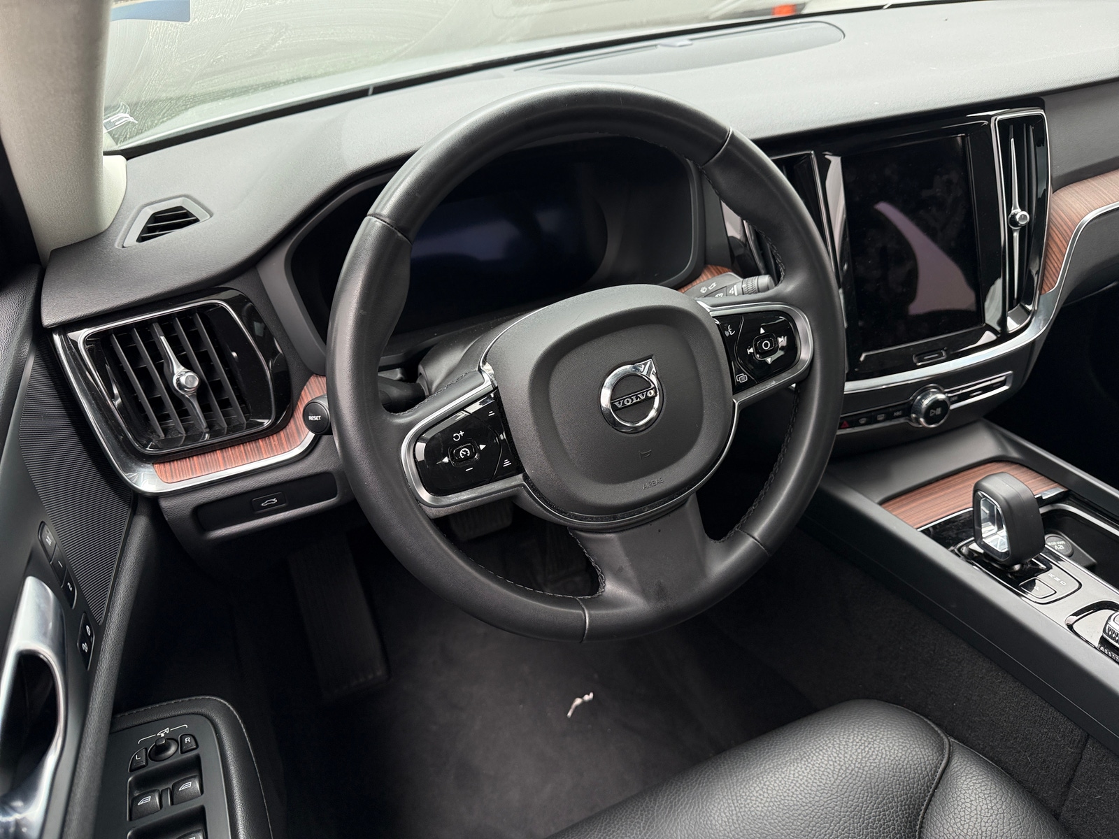 Thumbnail: 2024 Volvo S60 - 4