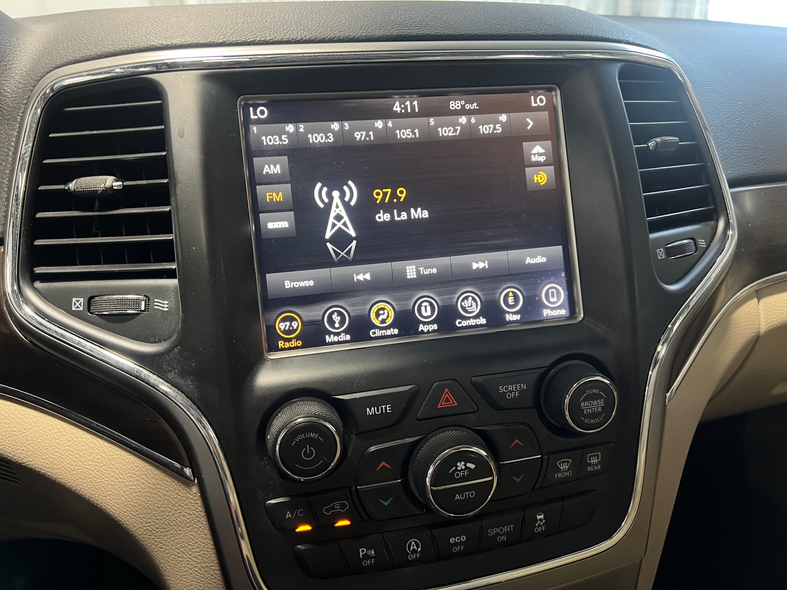 Thumbnail: 2018 Jeep Grand Cherokee - 3