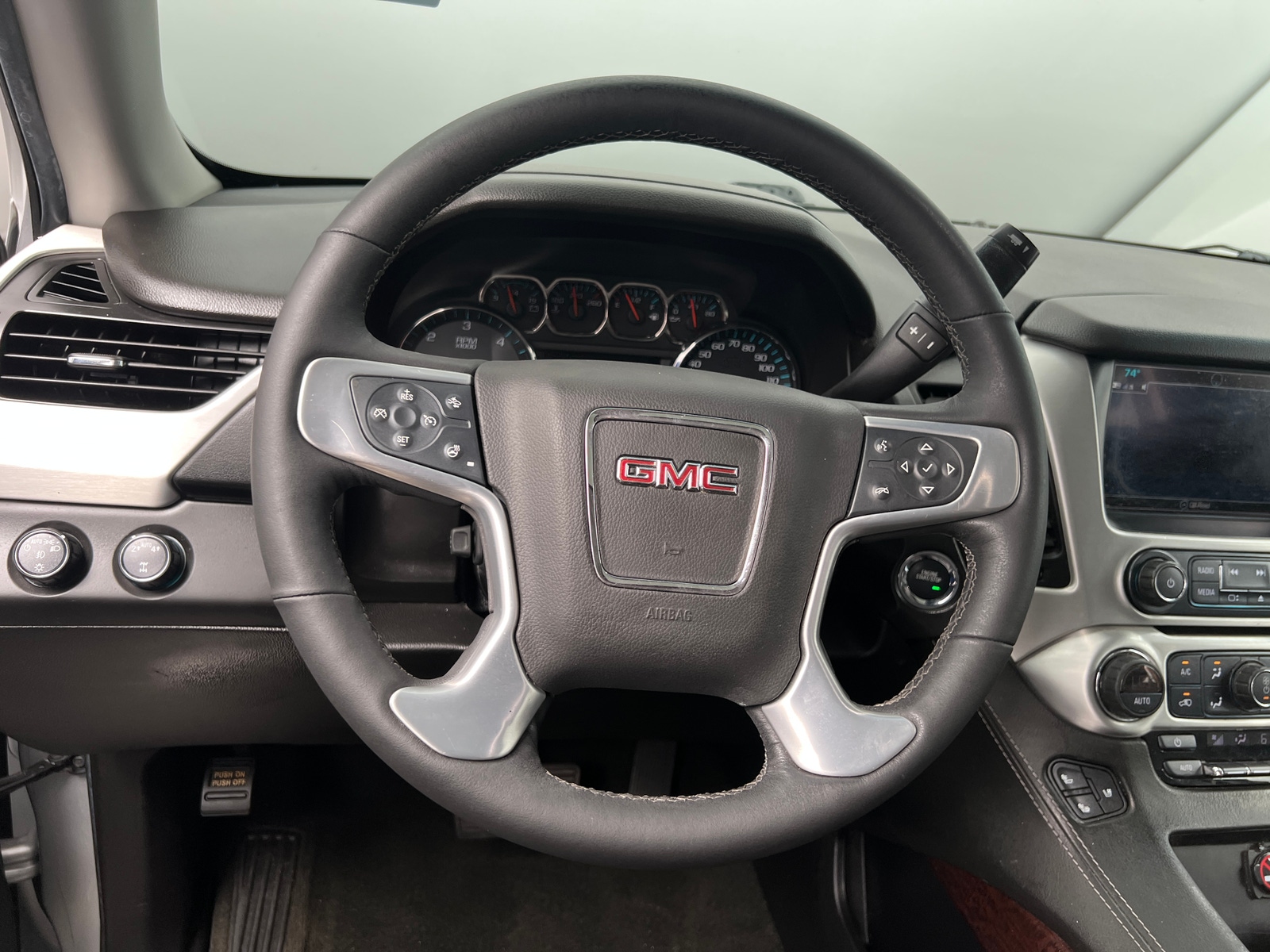 Thumbnail: 2018 GMC Yukon XL - 4