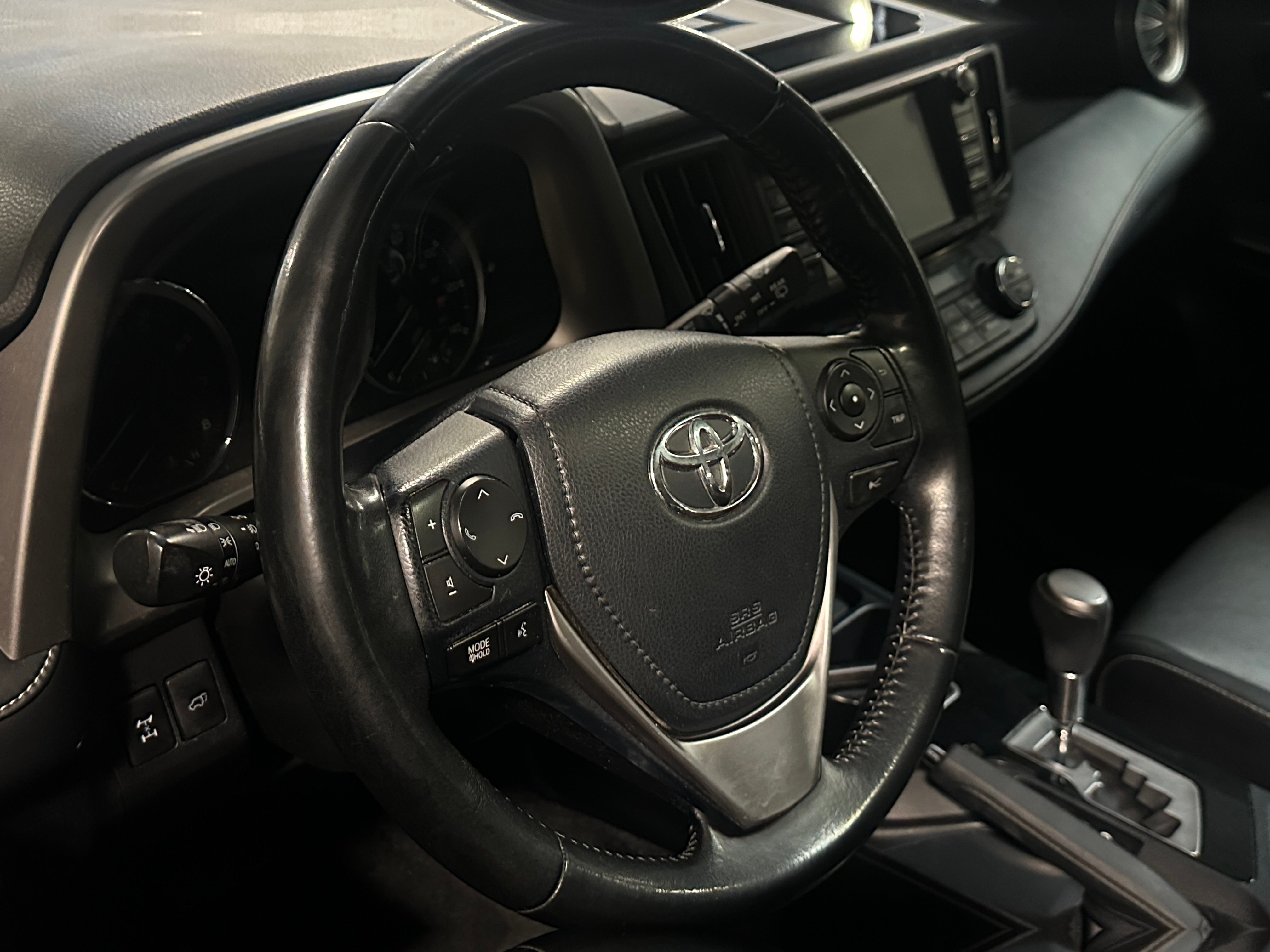 2018 Toyota RAV4 Limited - Photo 6