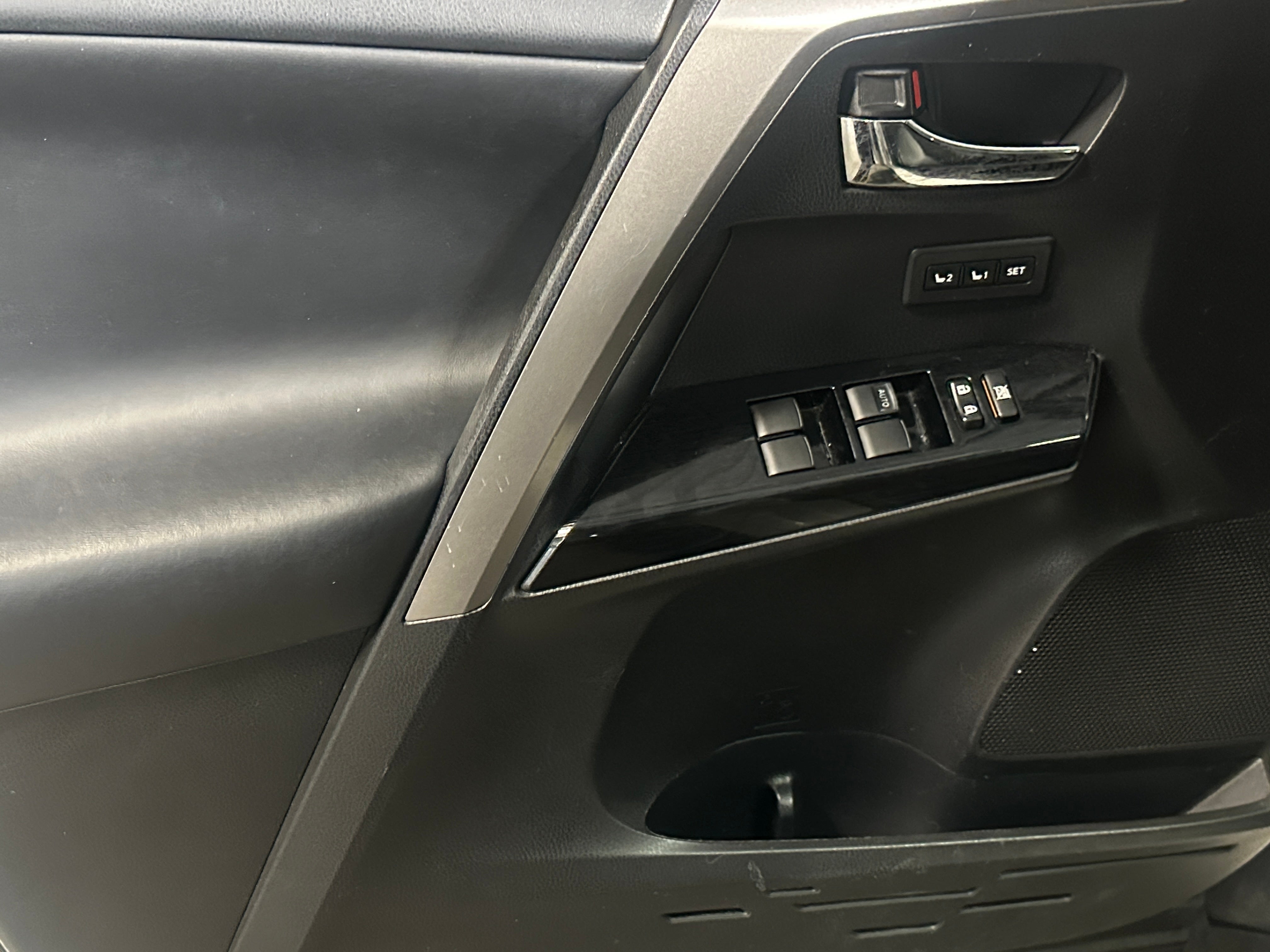 2018 Toyota RAV4 Limited - Photo 3