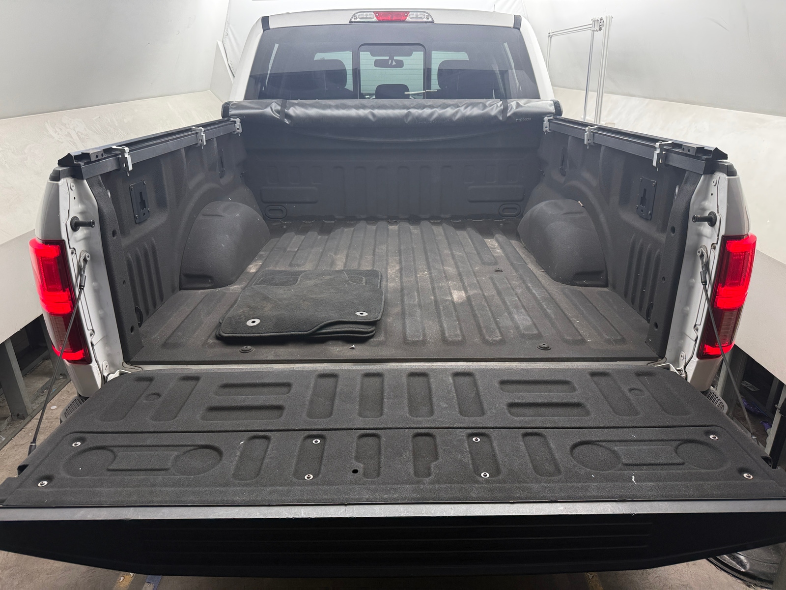 Thumbnail: 2018 Ford Econoline - 6