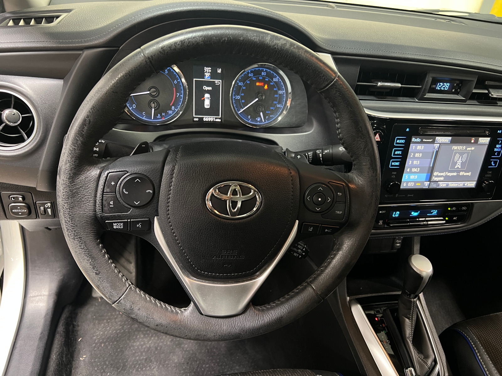 Thumbnail: 2017 Toyota Corolla - 5