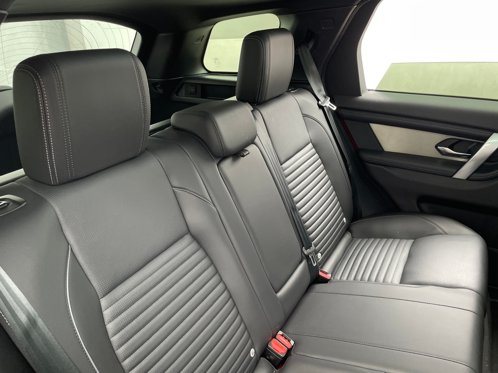 Thumbnail: 2024 Land Rover Discovery Sport - 5