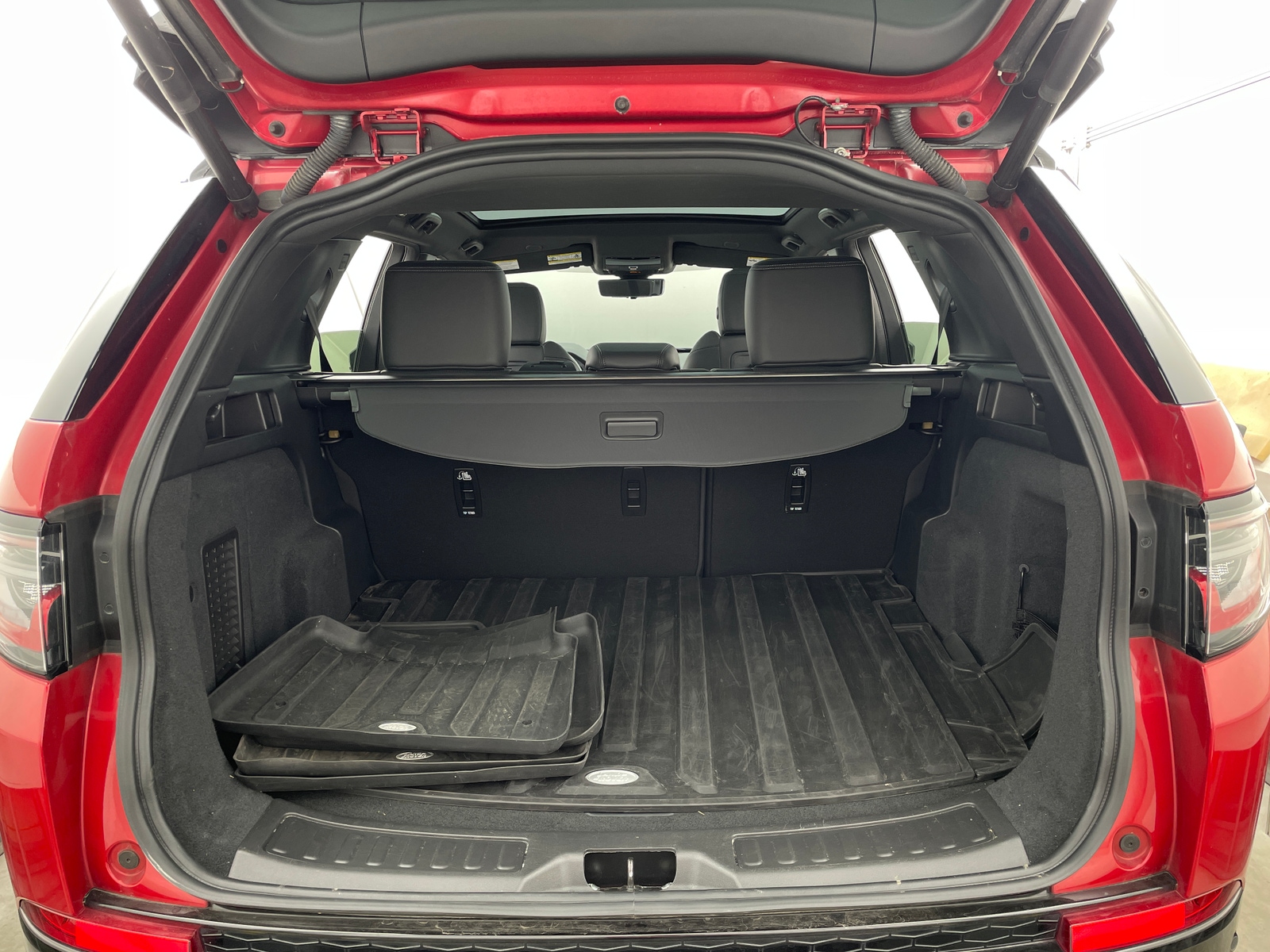 Thumbnail: 2024 Land Rover Discovery Sport - 6