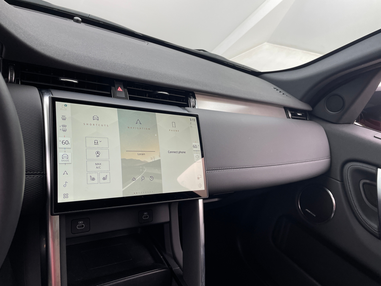 Thumbnail: 2024 Land Rover Discovery Sport - 3