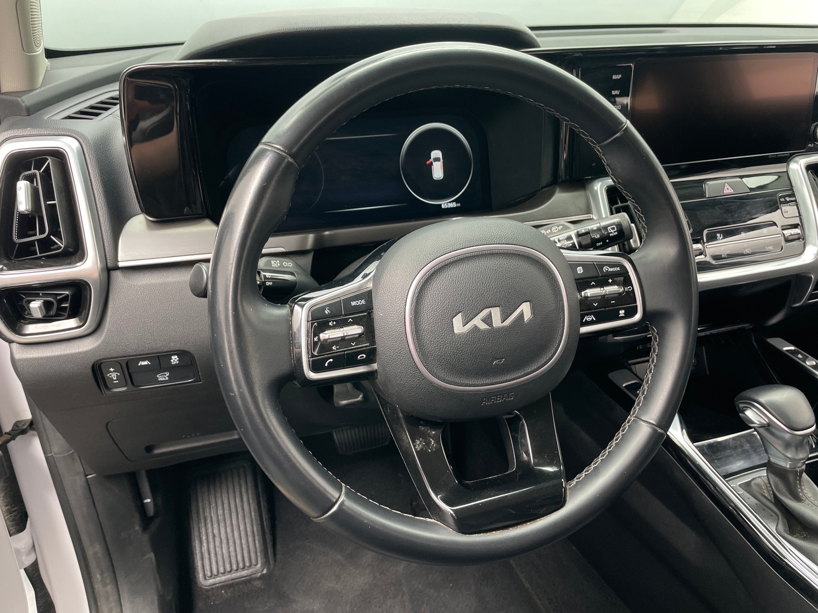 Thumbnail: 2023 Kia Sorento - 4