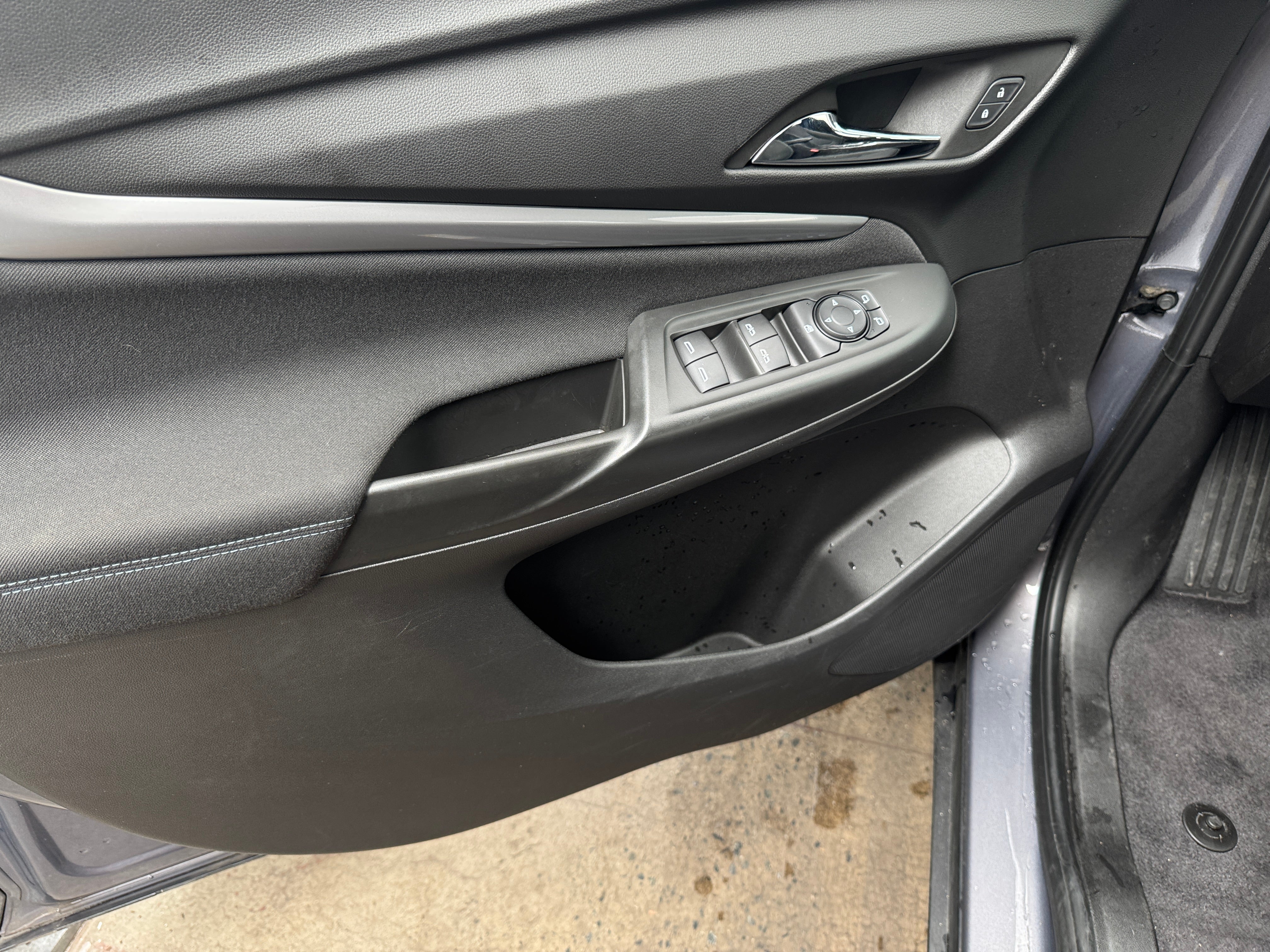 Used 2023 Chevrolet Bolt EUV LT with VIN 1G1FY6S07P4137483 for sale in Pewaukee, WI