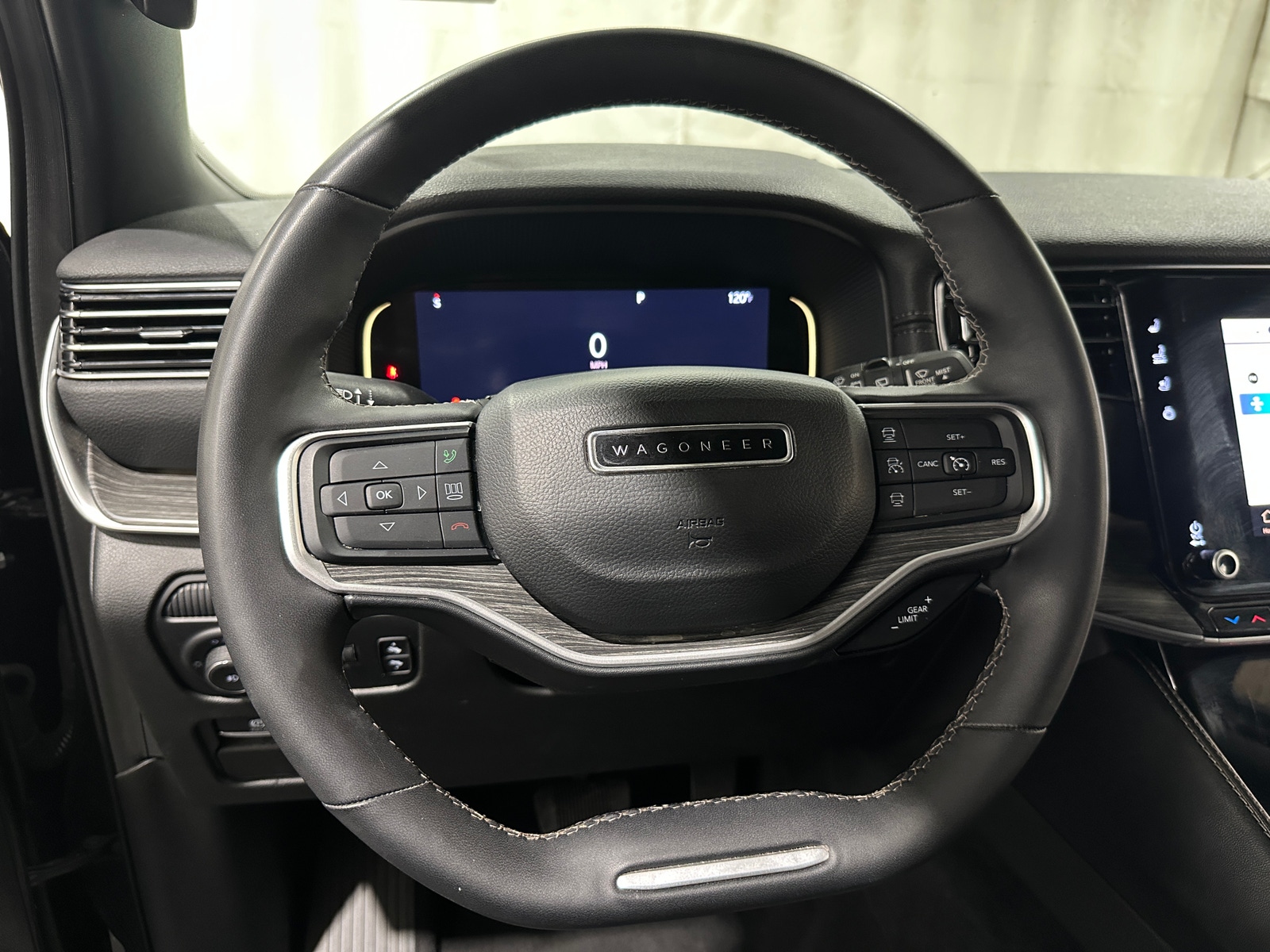 Thumbnail: 2024 Jeep Wagoneer - 4