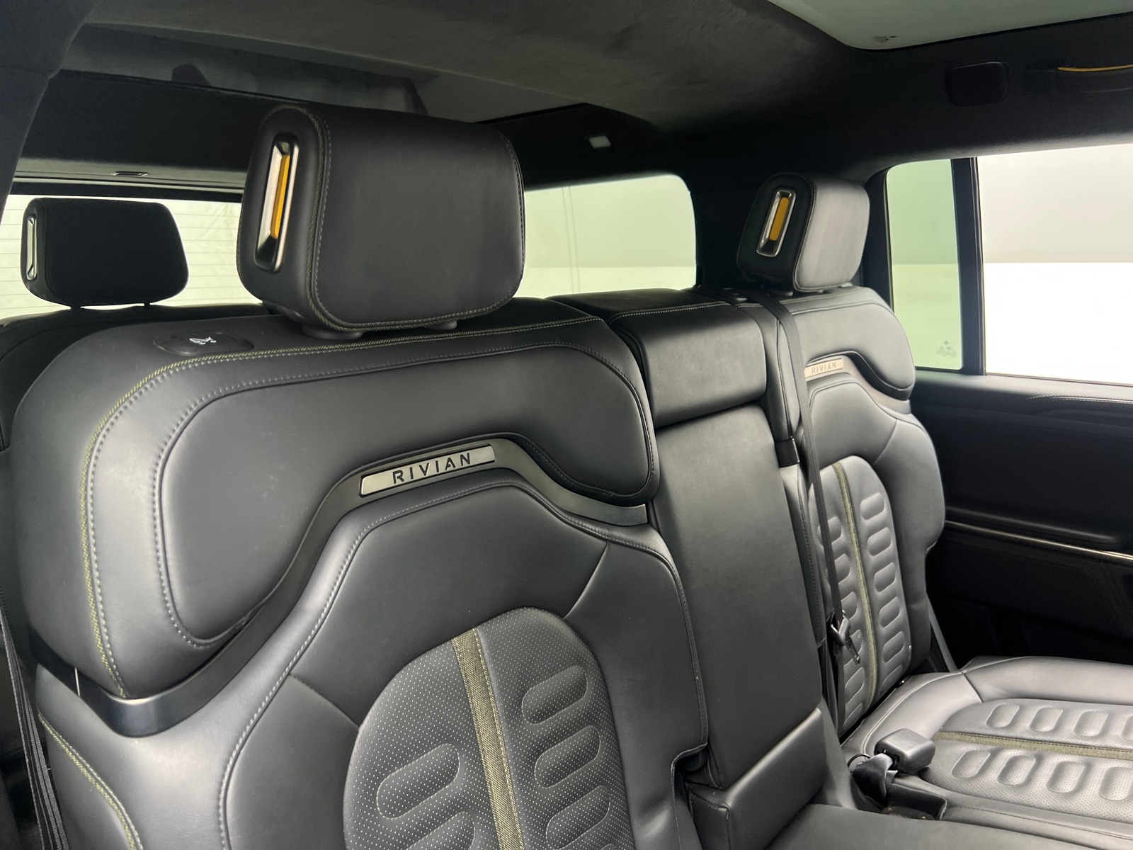 Thumbnail: 2023 Rivian R1S - 5