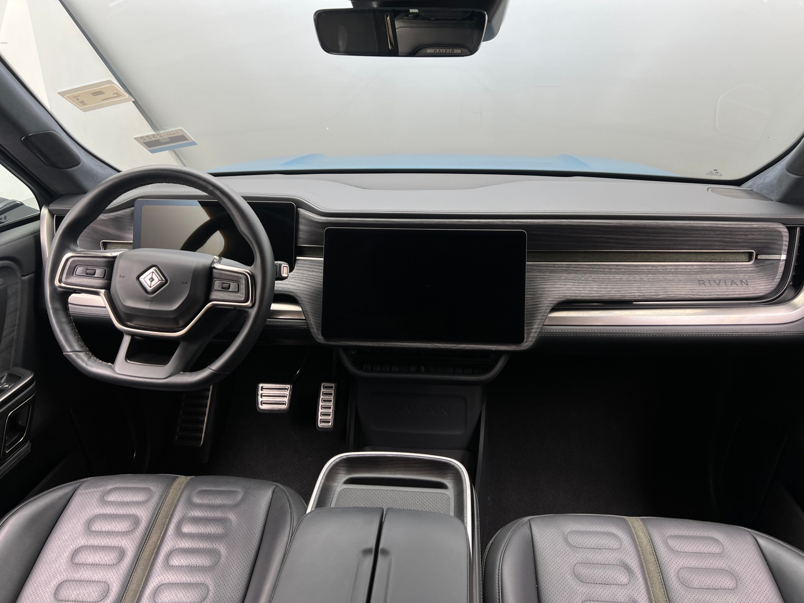 Thumbnail: 2023 Rivian R1S - 2