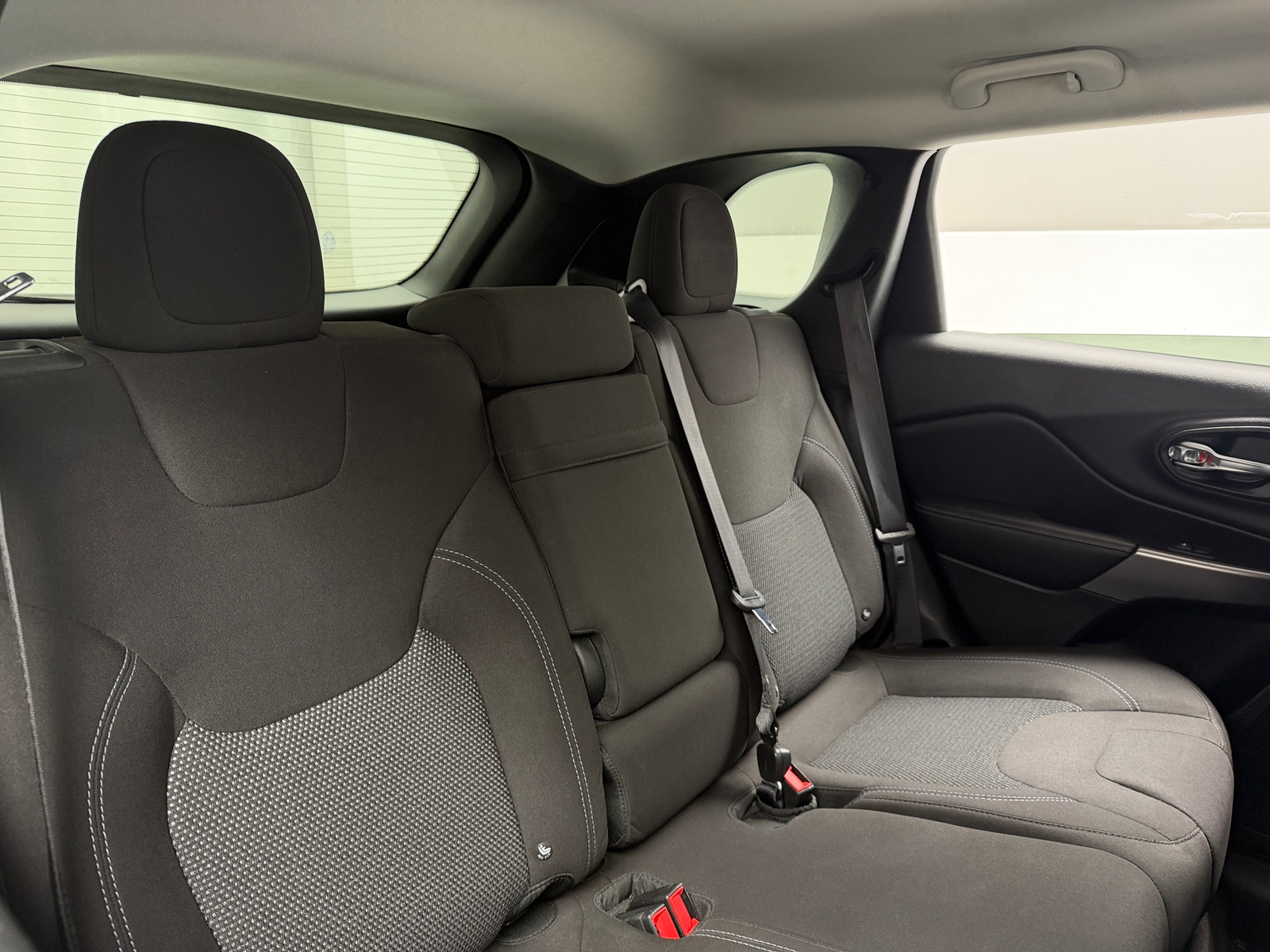 Thumbnail: 2019 Jeep Cherokee - 6