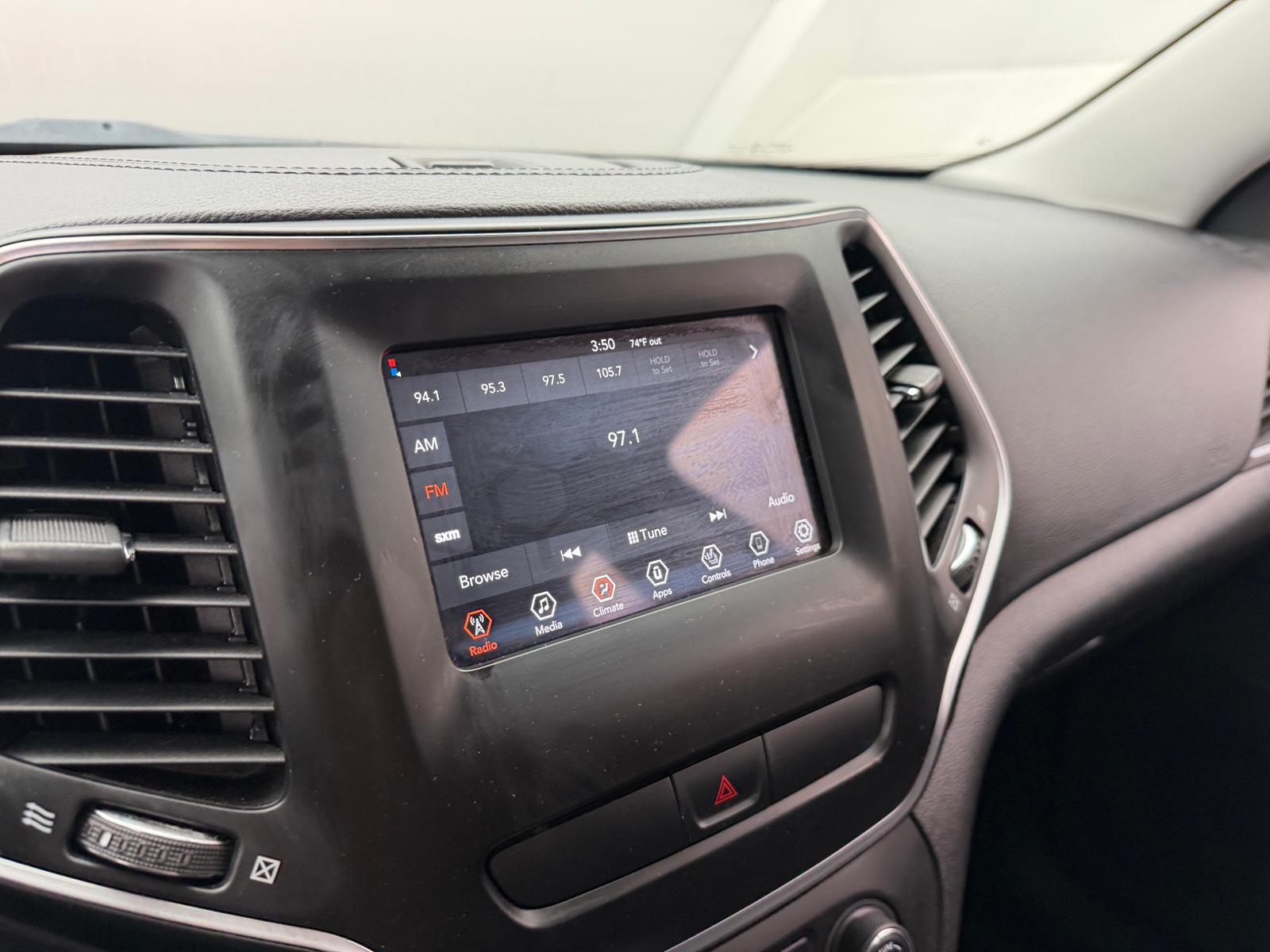 Thumbnail: 2019 Jeep Cherokee - 4