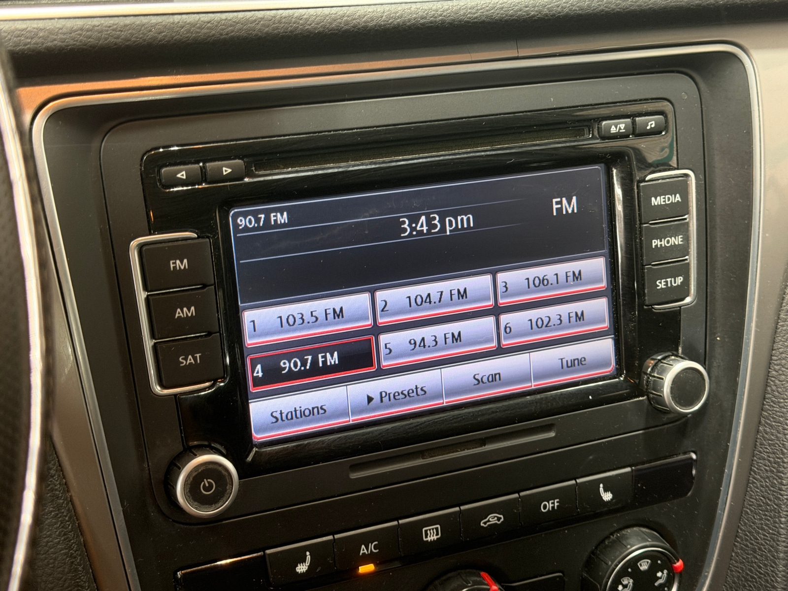 Thumbnail: 2015 Volkswagen Passat - 3