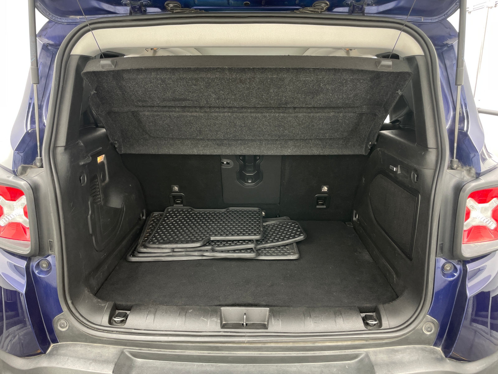 Thumbnail: 2021 Jeep Renegade - 7