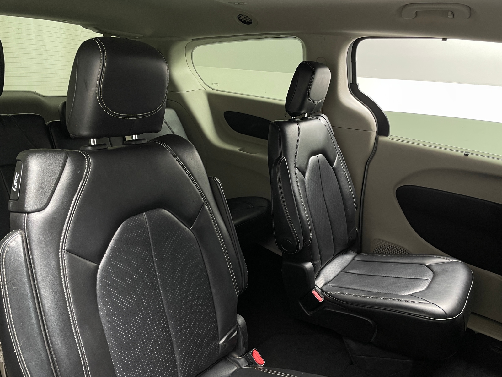 Thumbnail: 2021 Chrysler Voyager - 5