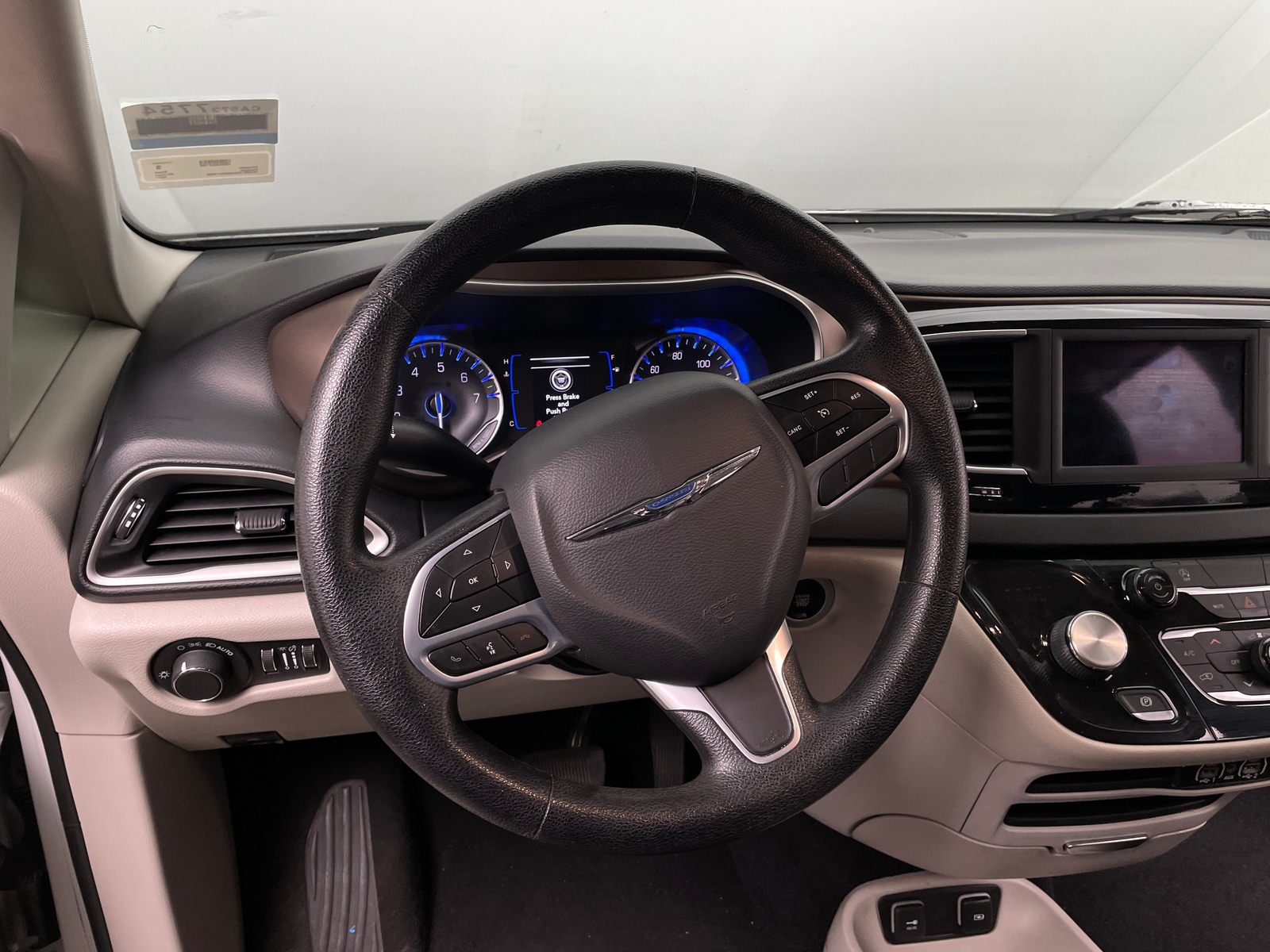 Thumbnail: 2021 Chrysler Voyager - 4