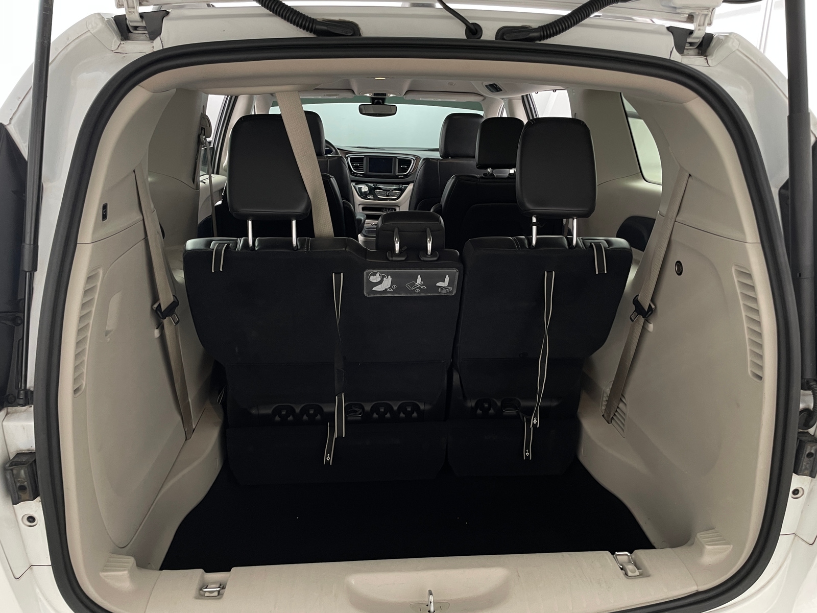 Thumbnail: 2021 Chrysler Voyager - 6