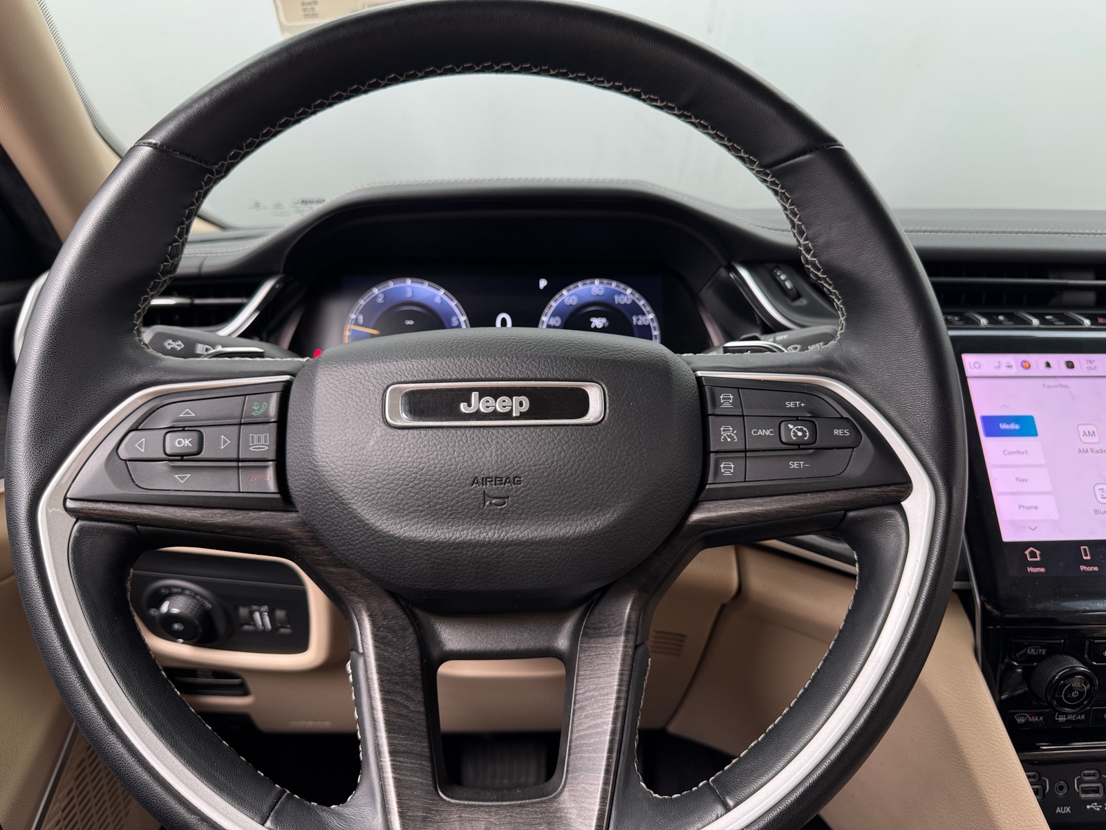 Thumbnail: 2022 Jeep Grand Cherokee L - 4