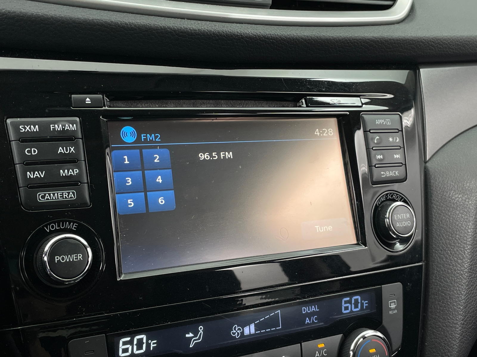 Thumbnail: 2016 Nissan Rogue - 4