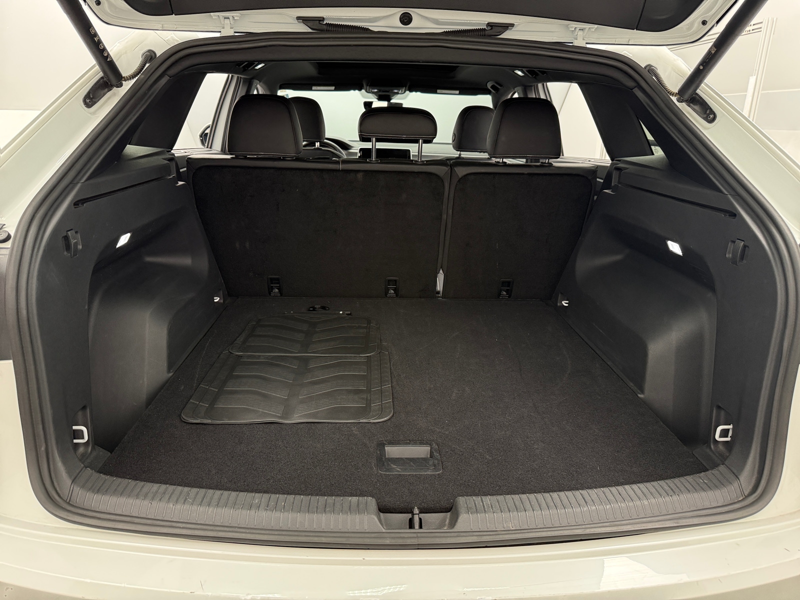 Thumbnail: 2026 Volkswagen Atlas - 6