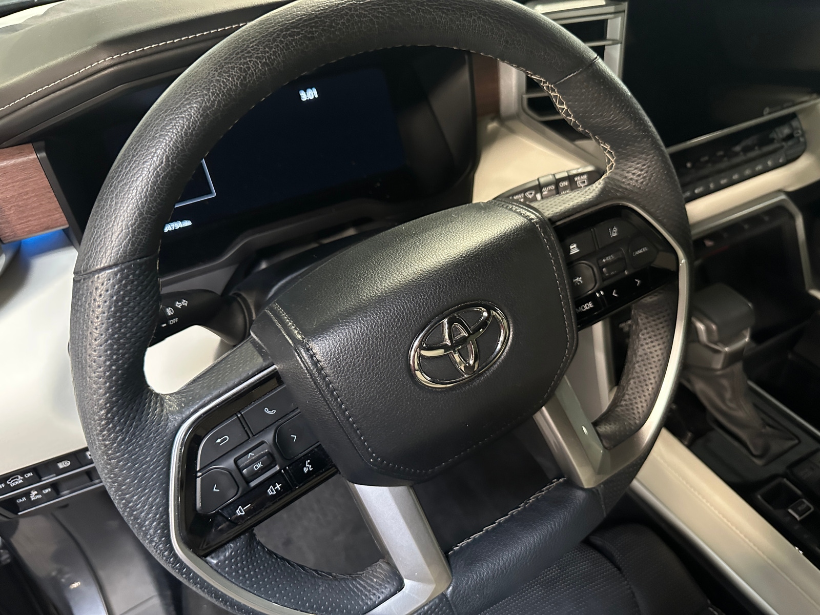 Thumbnail: 2023 Toyota Sequoia - 4