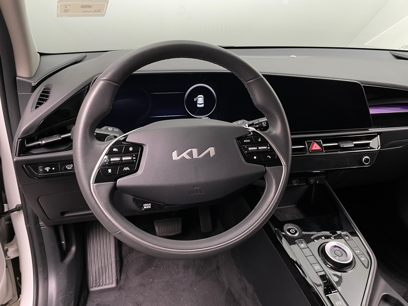 Thumbnail: 2024 Kia Niro - 4