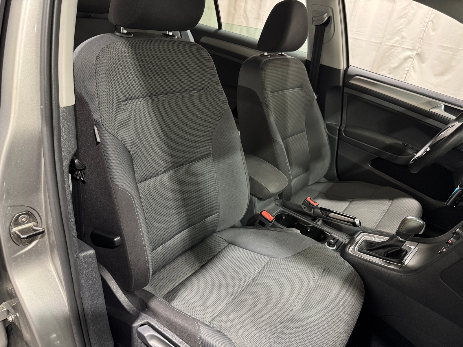 Thumbnail: 2016 Volkswagen e-Golf - 2