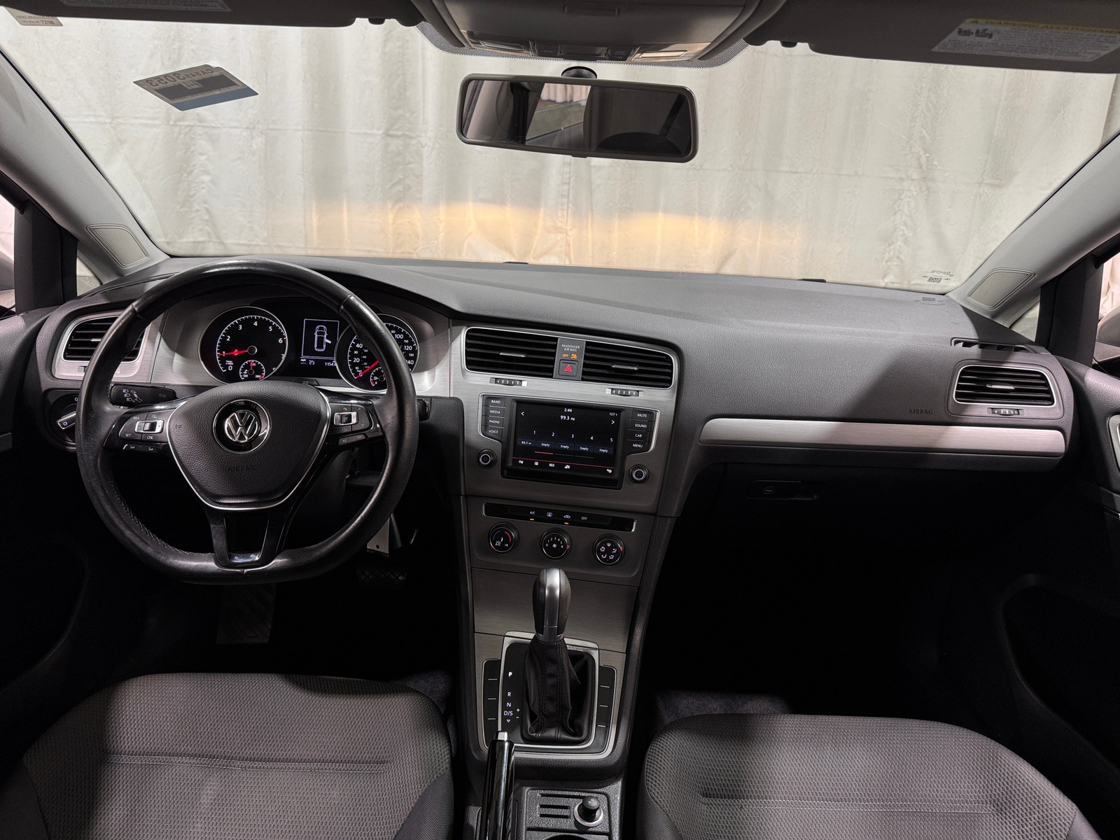 Thumbnail: 2016 Volkswagen e-Golf - 3