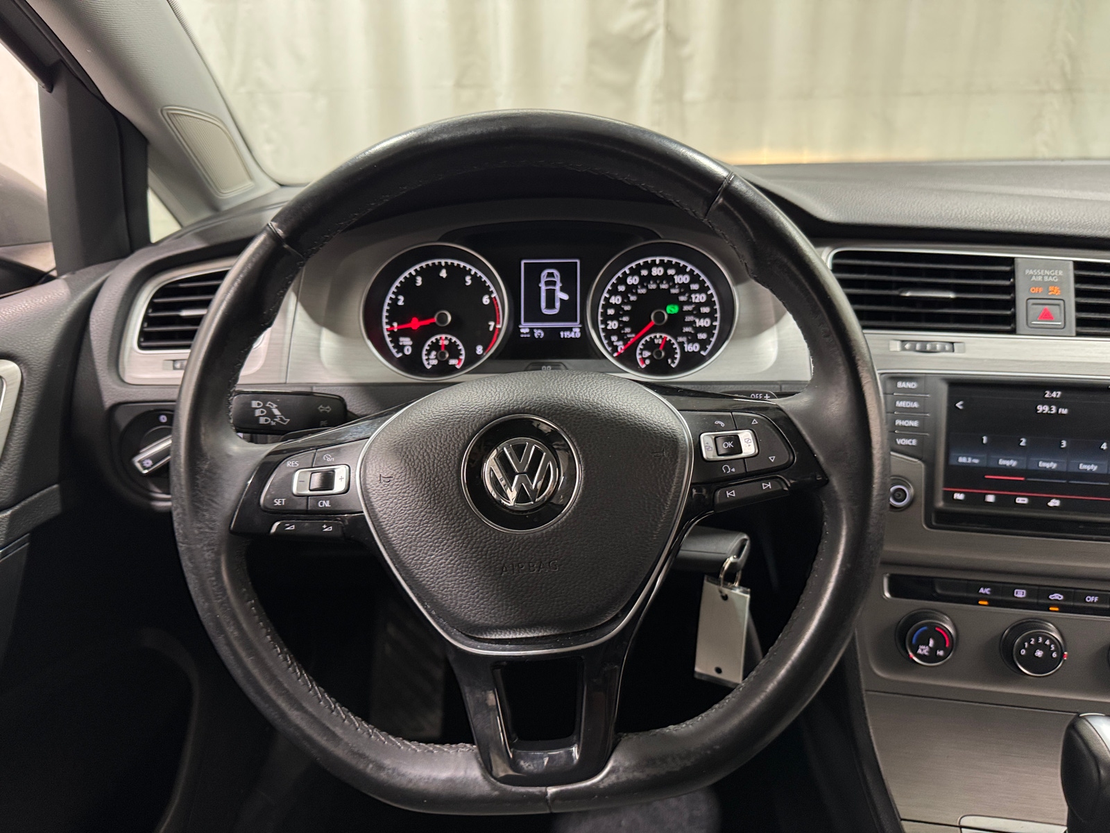 Thumbnail: 2016 Volkswagen e-Golf - 5
