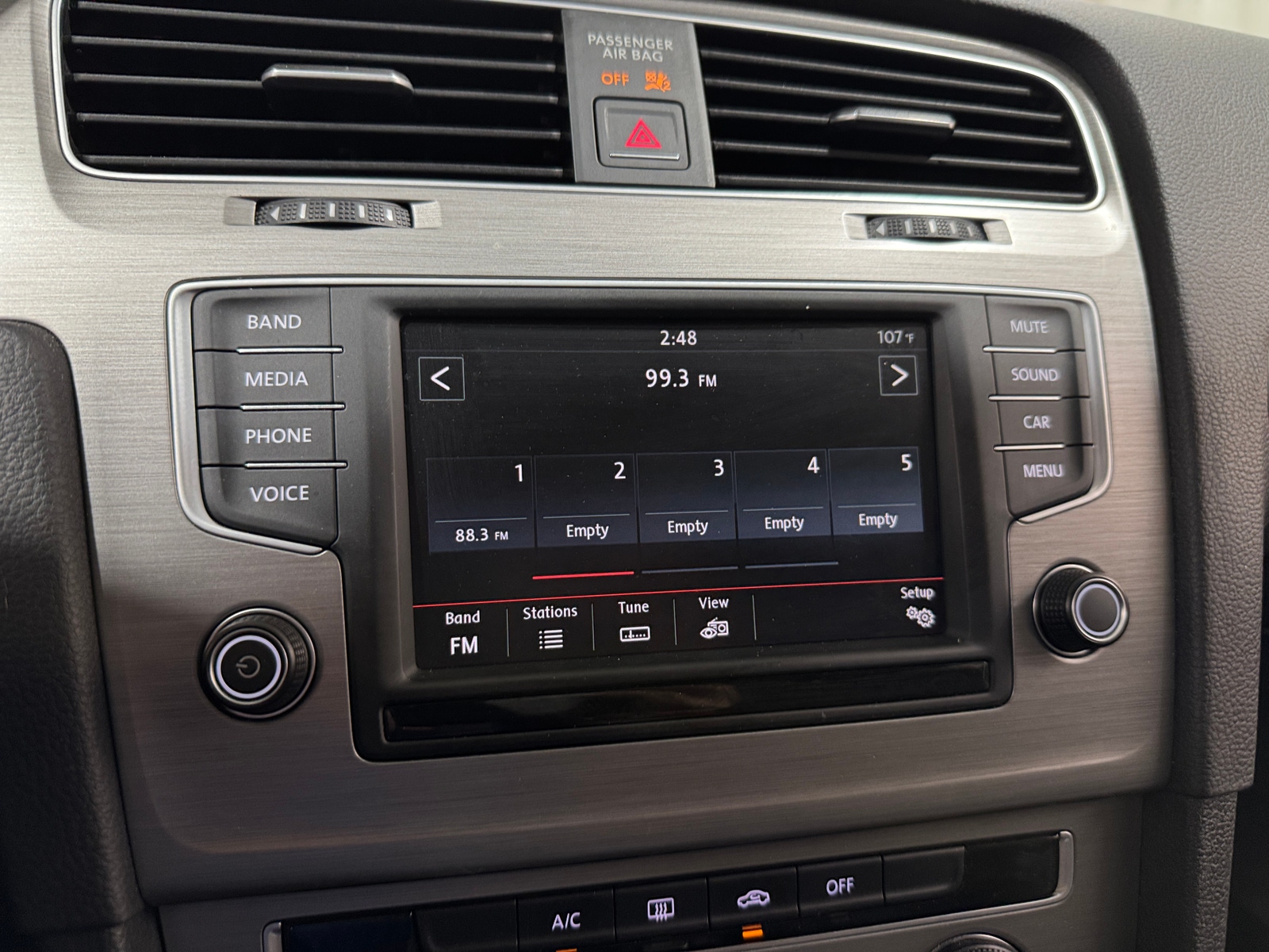 Thumbnail: 2016 Volkswagen e-Golf - 4