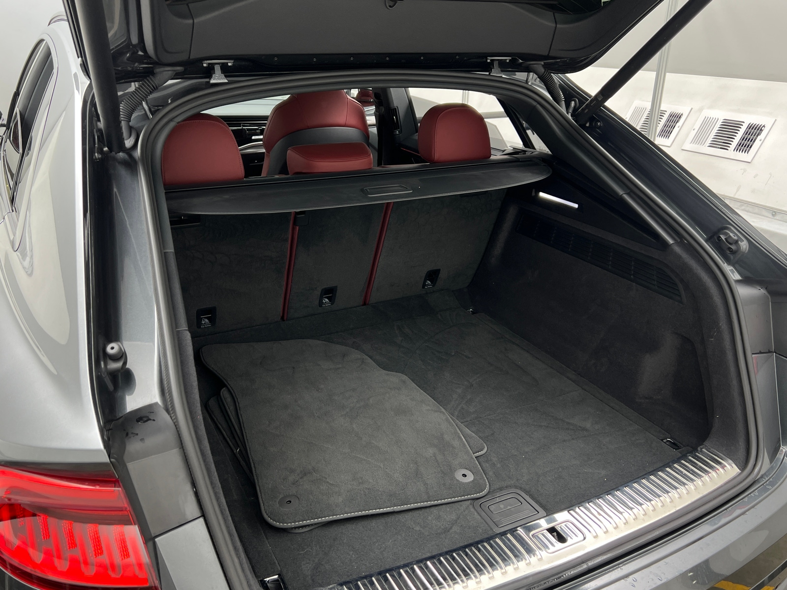 Thumbnail: 2023 Audi SQ8 - 6