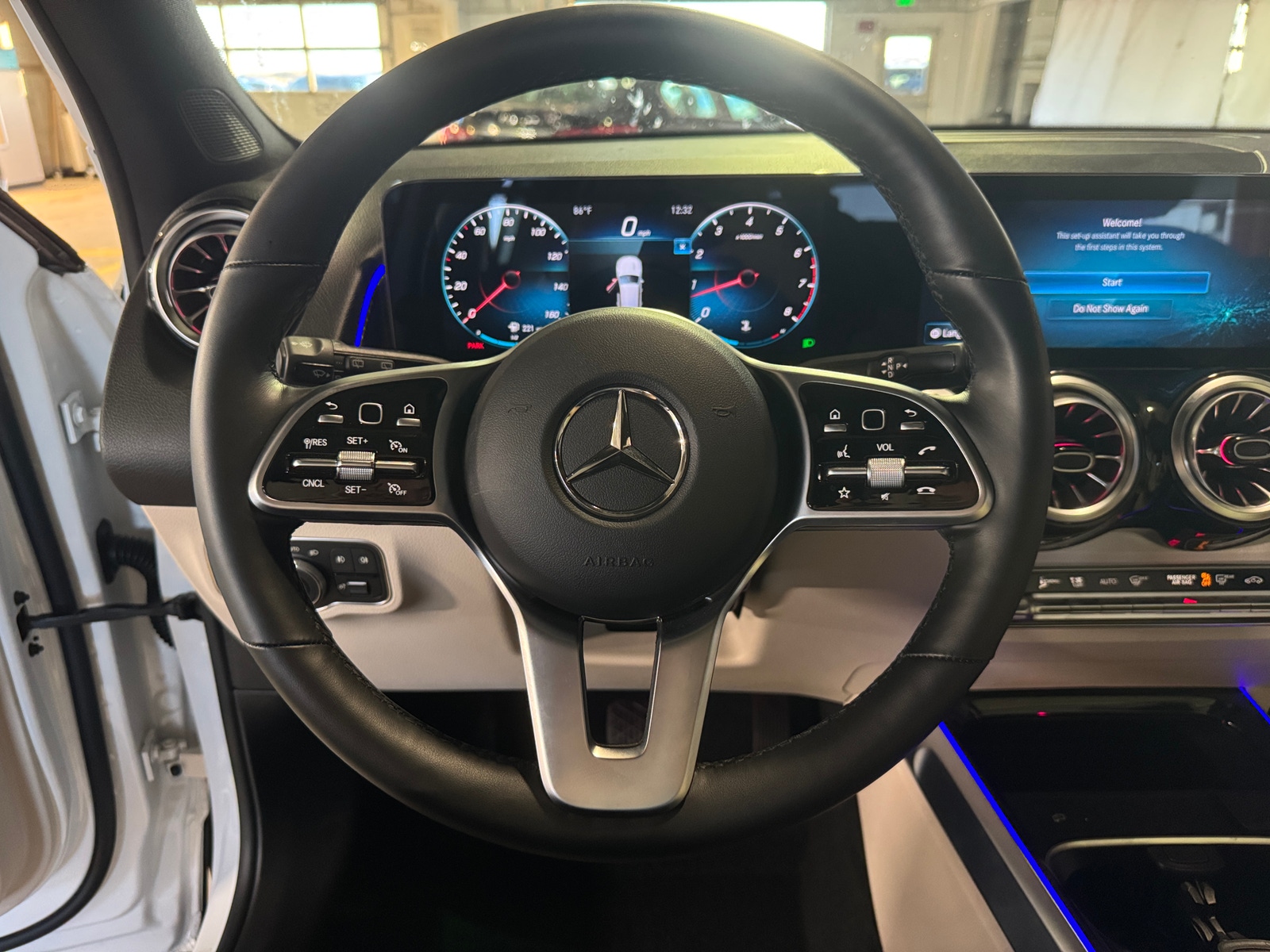 Thumbnail: 2022 Mercedes-Benz GLB - 4
