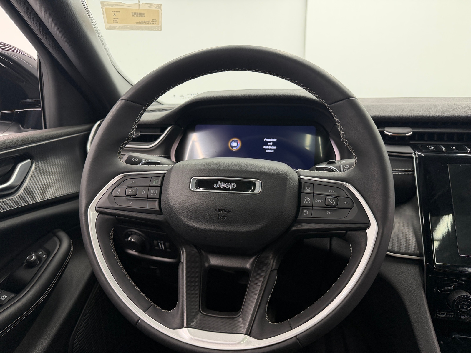 Thumbnail: 2023 Jeep Grand Cherokee L - 4
