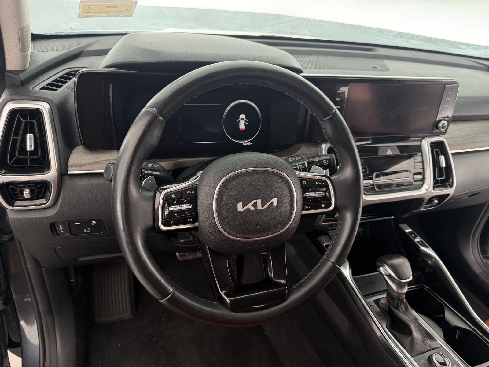 Thumbnail: 2023 Kia Sorento - 4