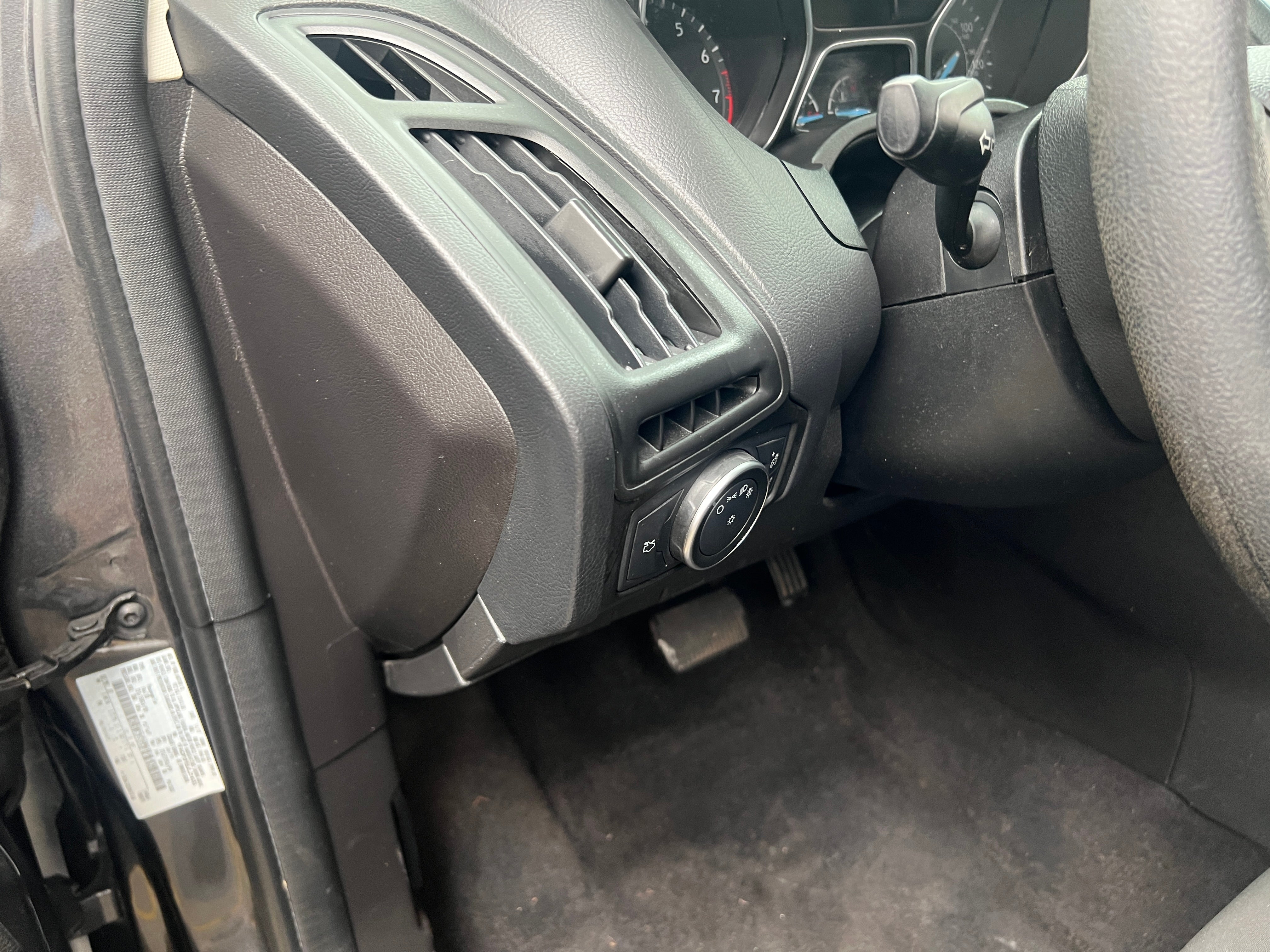 Used 2018 Ford Focus SE with VIN 1FADP3FE6JL214353 for sale in Pewaukee, WI