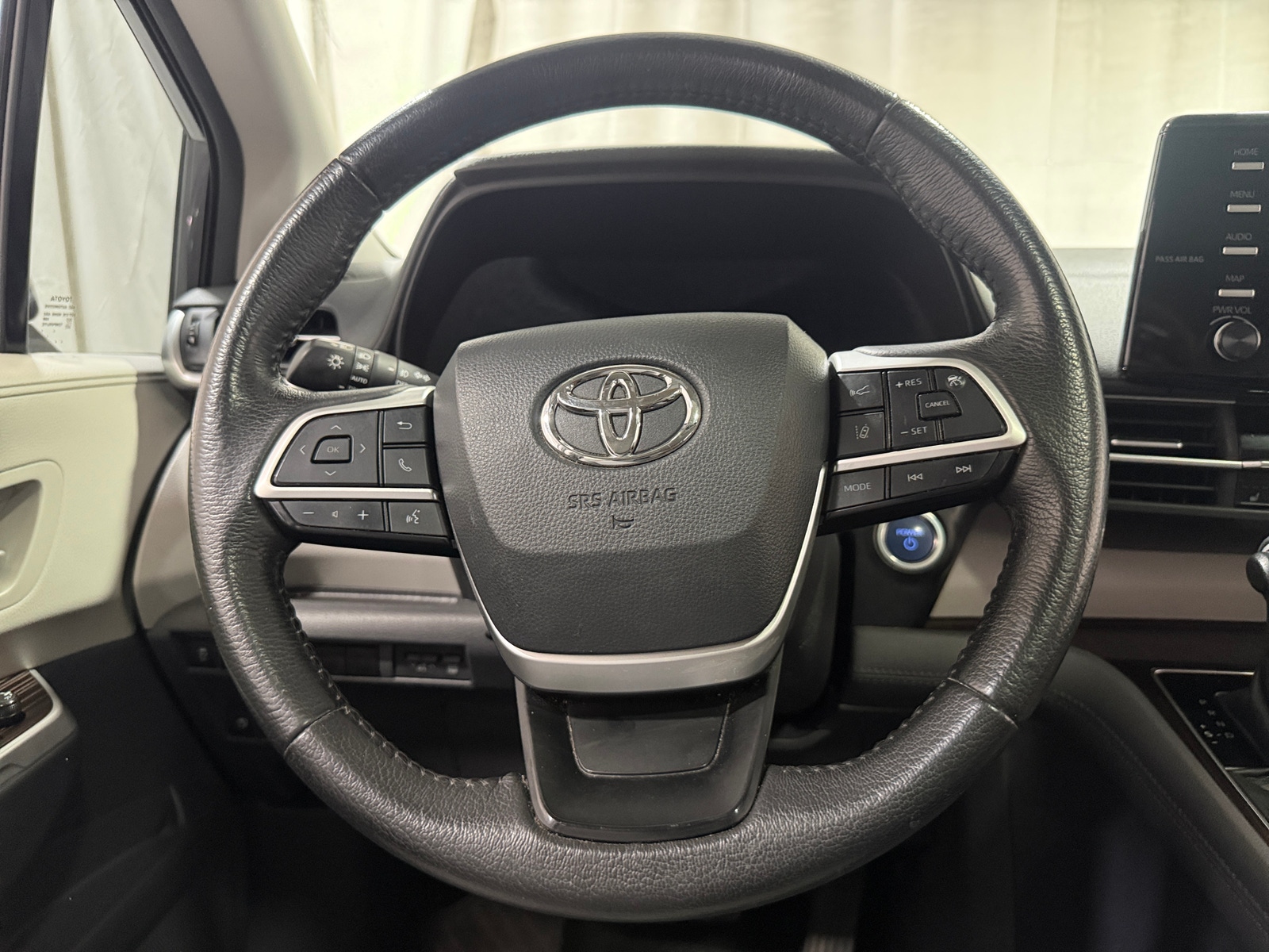 Thumbnail: 2021 Toyota Sienna - 4