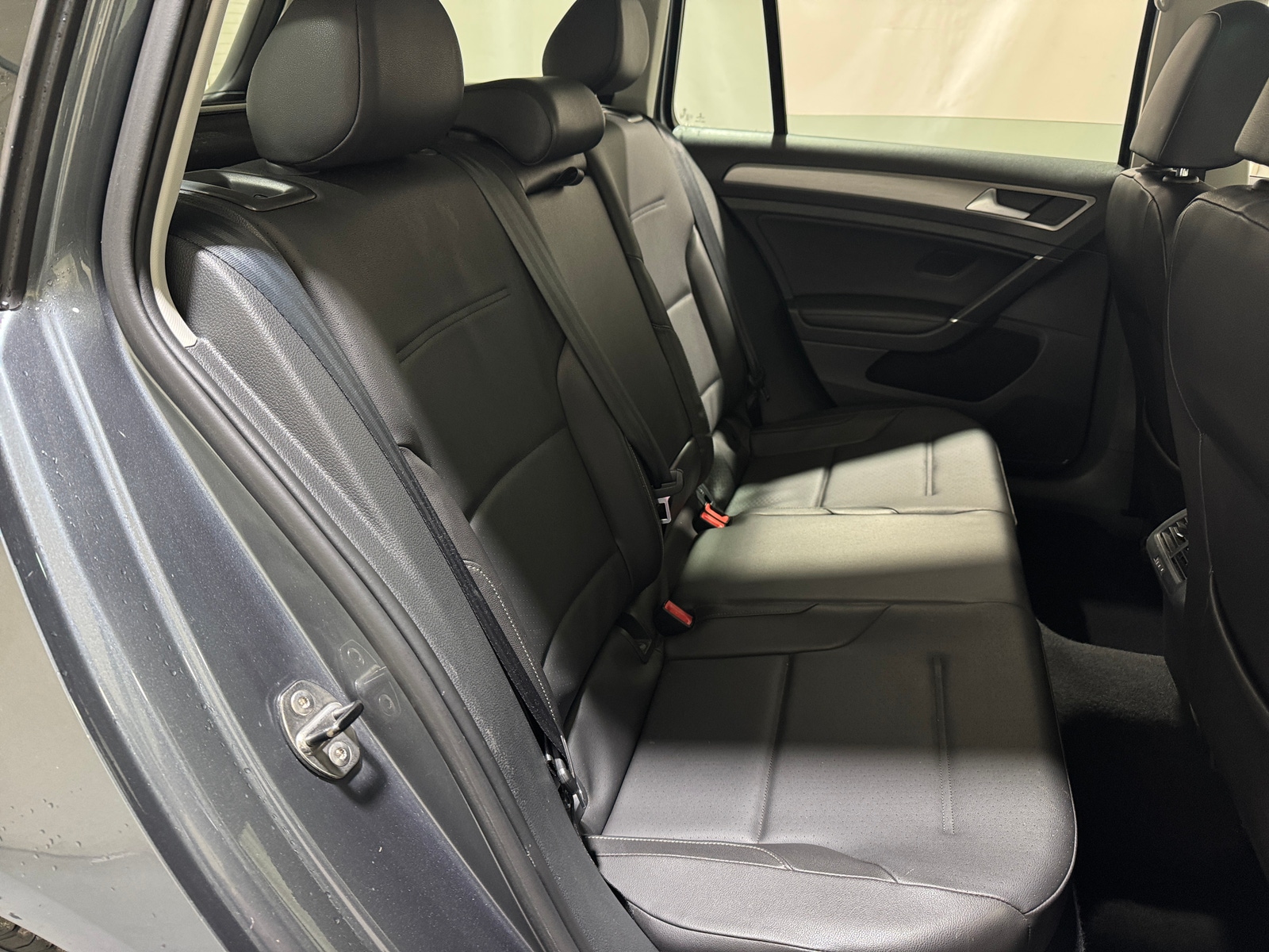 Thumbnail: 2015 Volkswagen e-Golf - 5