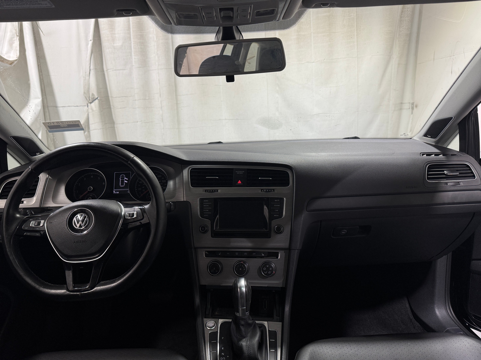 Thumbnail: 2015 Volkswagen e-Golf - 2
