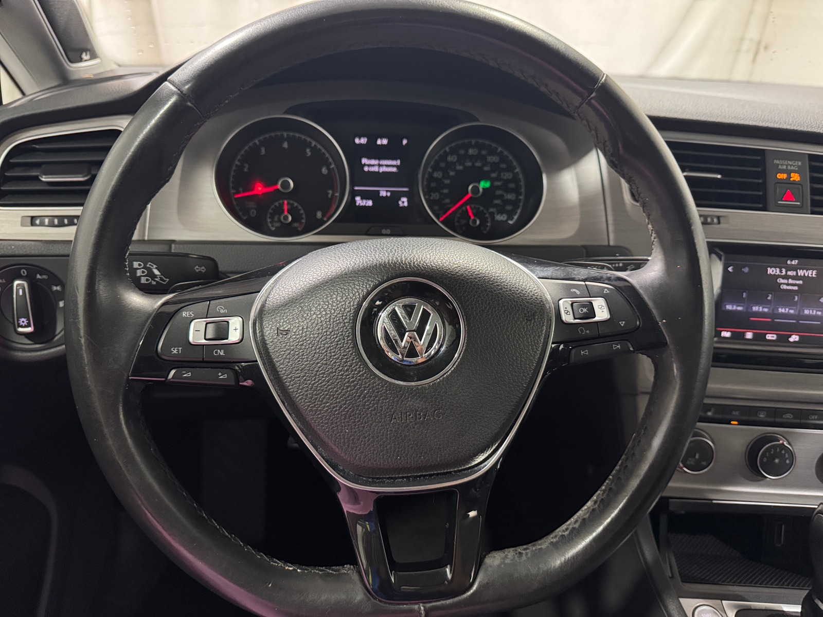 Thumbnail: 2015 Volkswagen e-Golf - 4