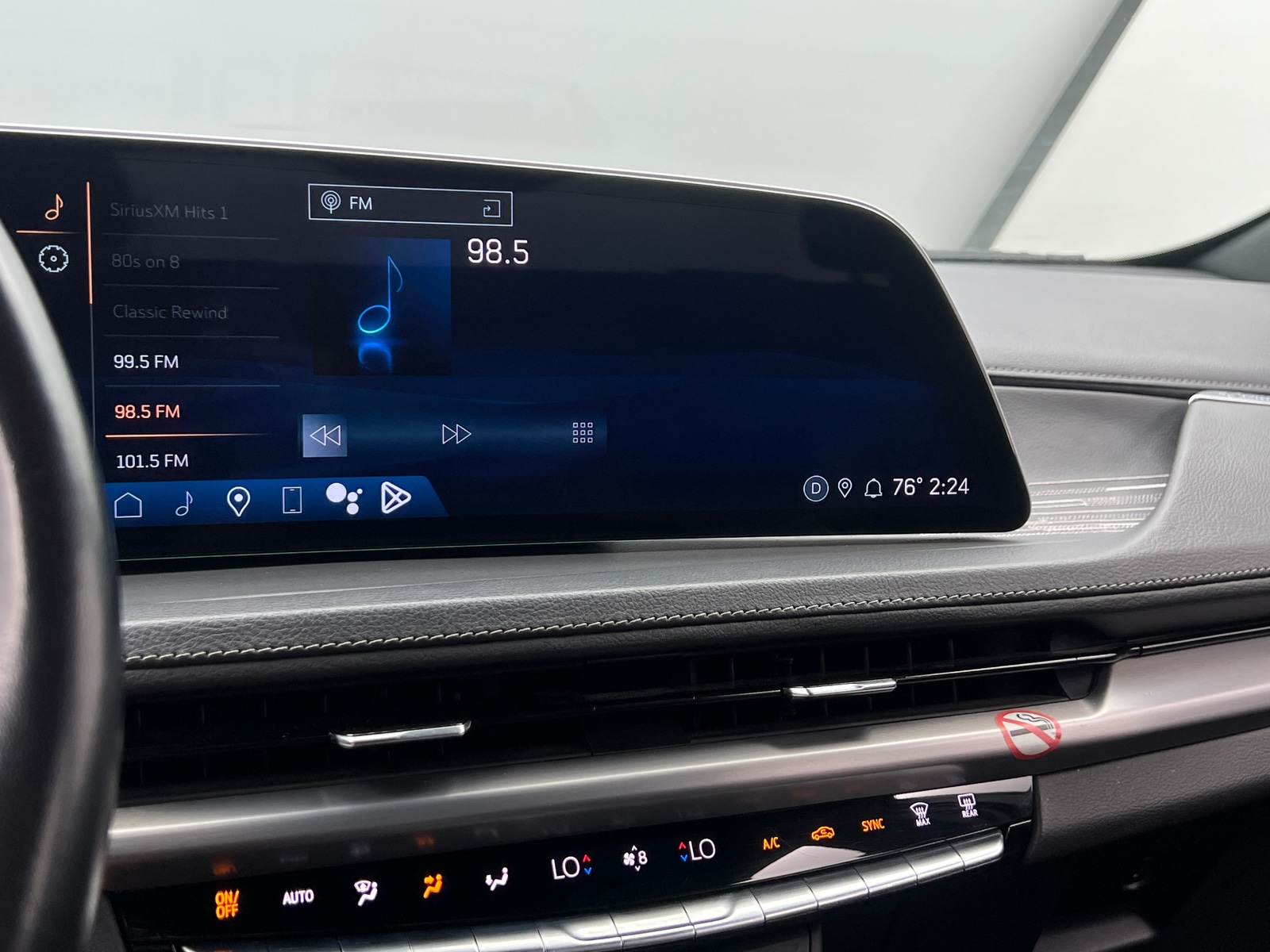 Thumbnail: 2024 Cadillac XT4 - 3