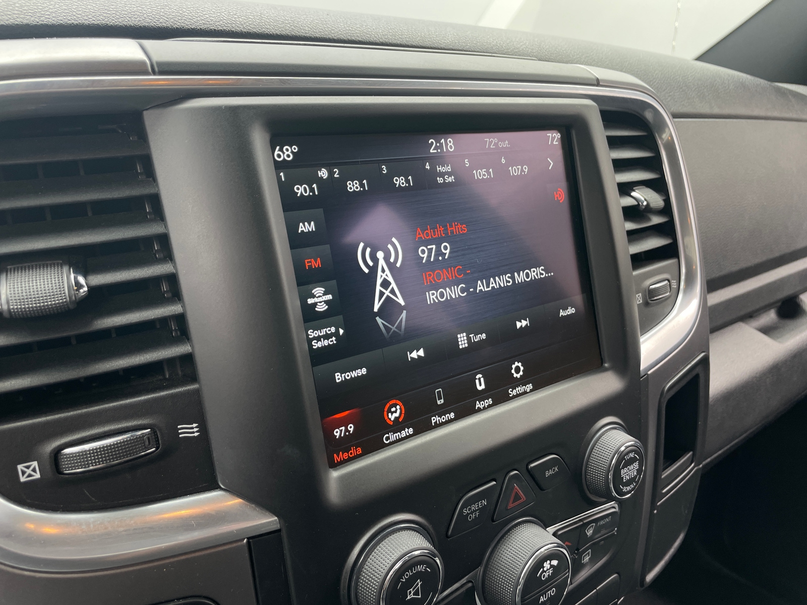 Thumbnail: 2021 RAM 1500 Classic - 4