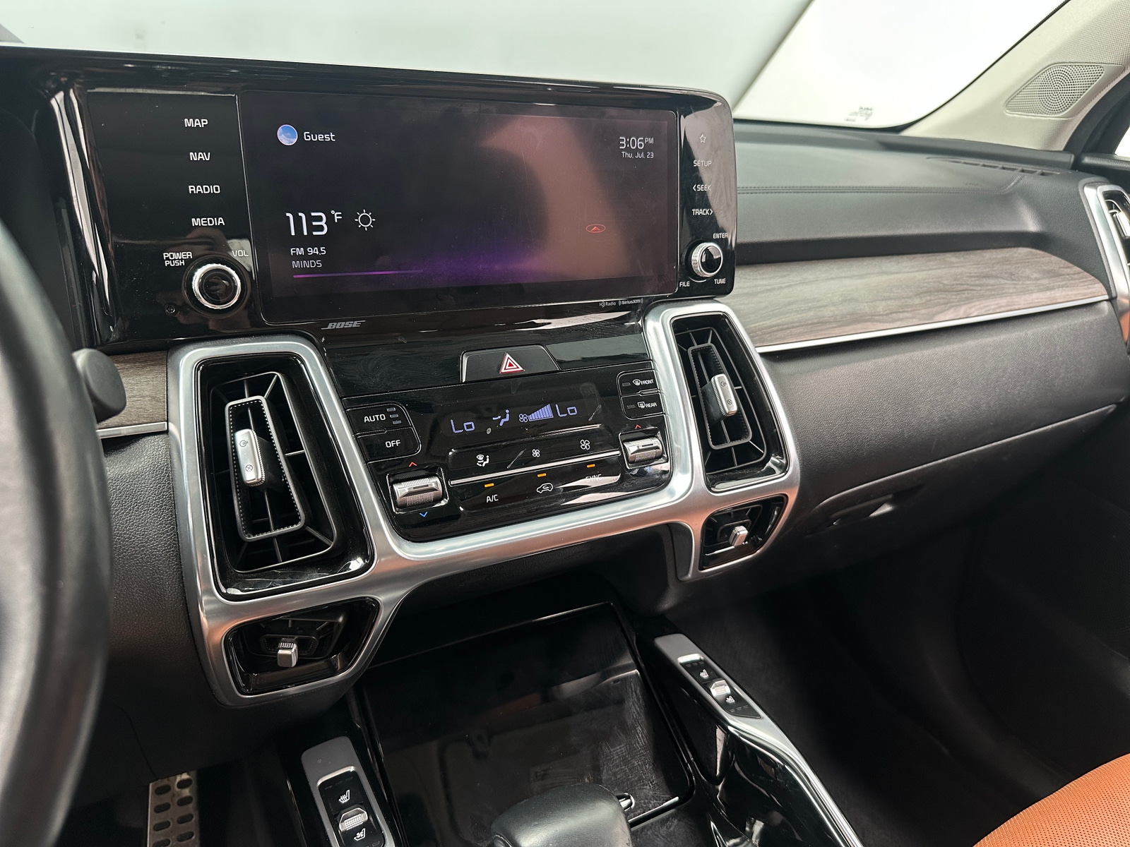 Thumbnail: 2022 Kia Sorento - 3
