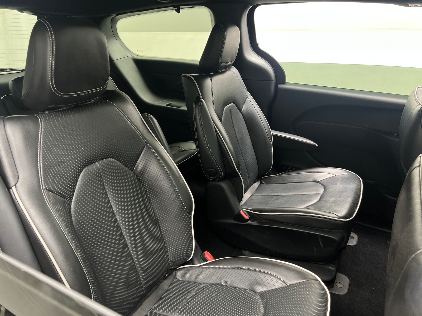 Thumbnail: 2022 Chrysler Pacifica - 5