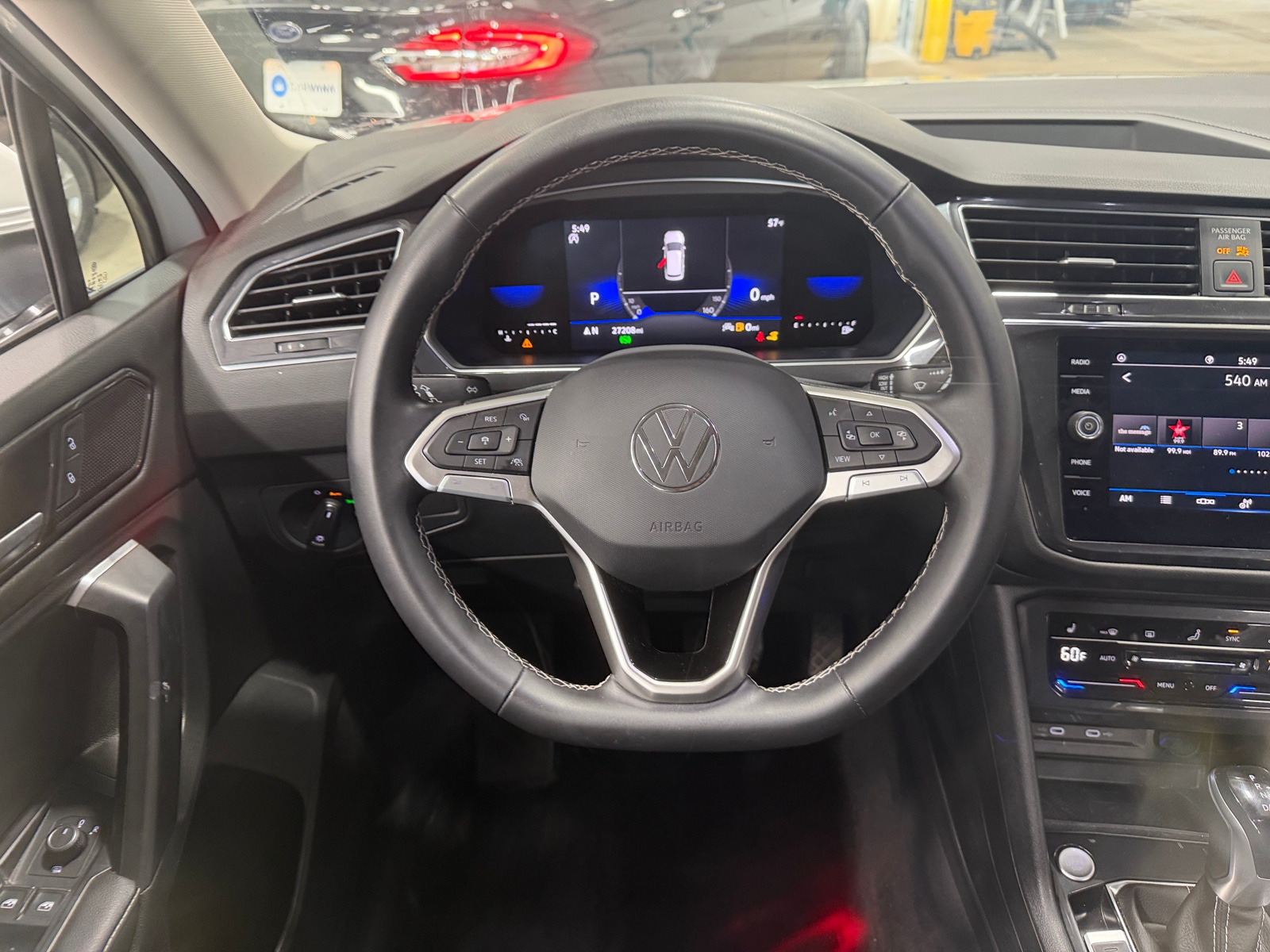 Thumbnail: 2023 Volkswagen Tiguan - 4